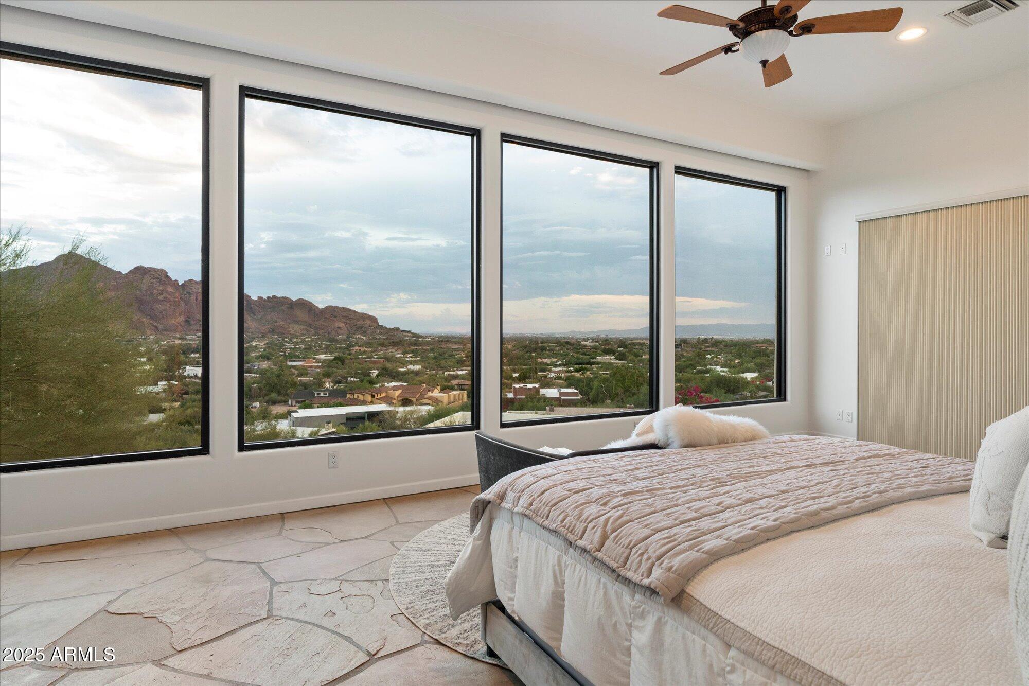 PARADISE HIGHLANDS - Residential