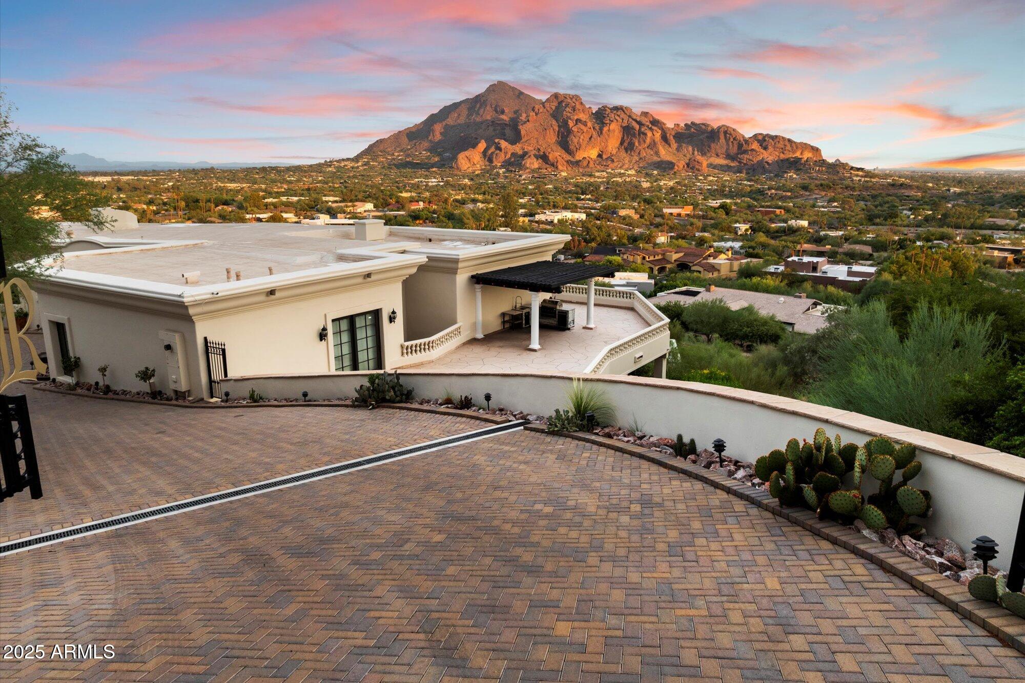 PARADISE HIGHLANDS - Residential
