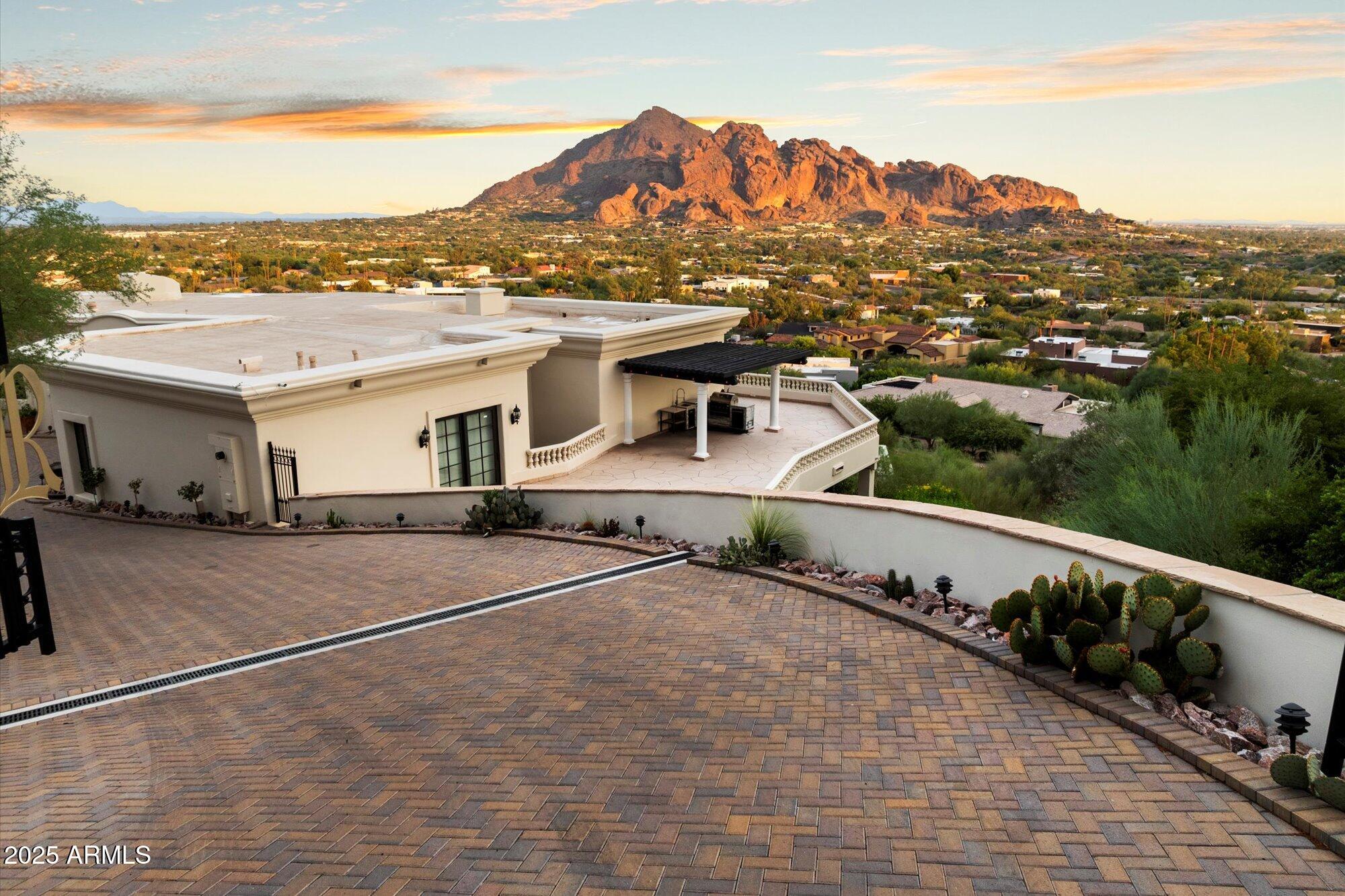 PARADISE HIGHLANDS - Residential
