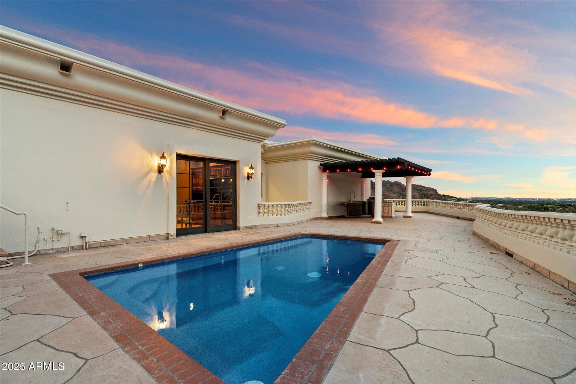 PARADISE HIGHLANDS - Residential