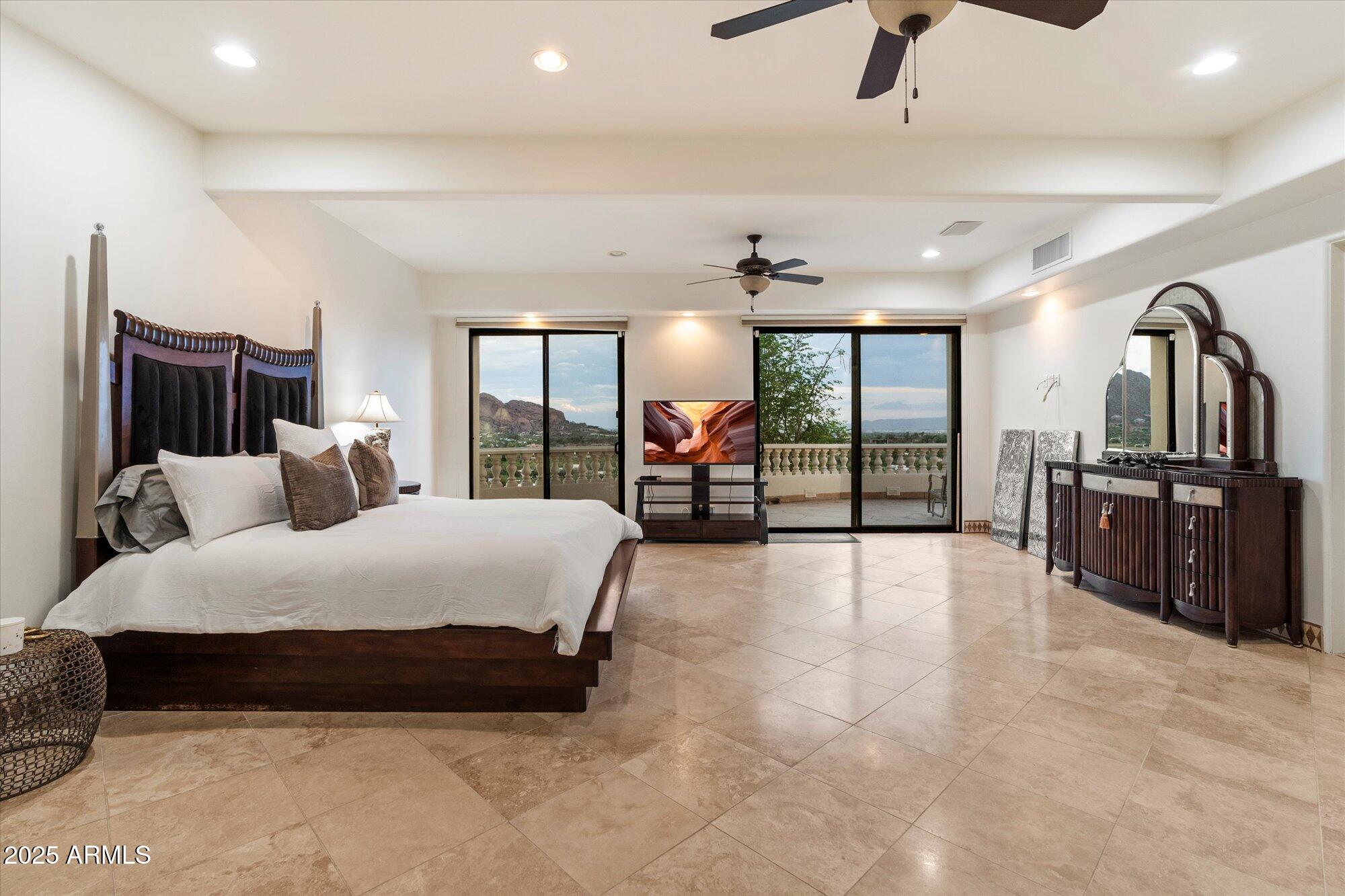 PARADISE HIGHLANDS - Residential