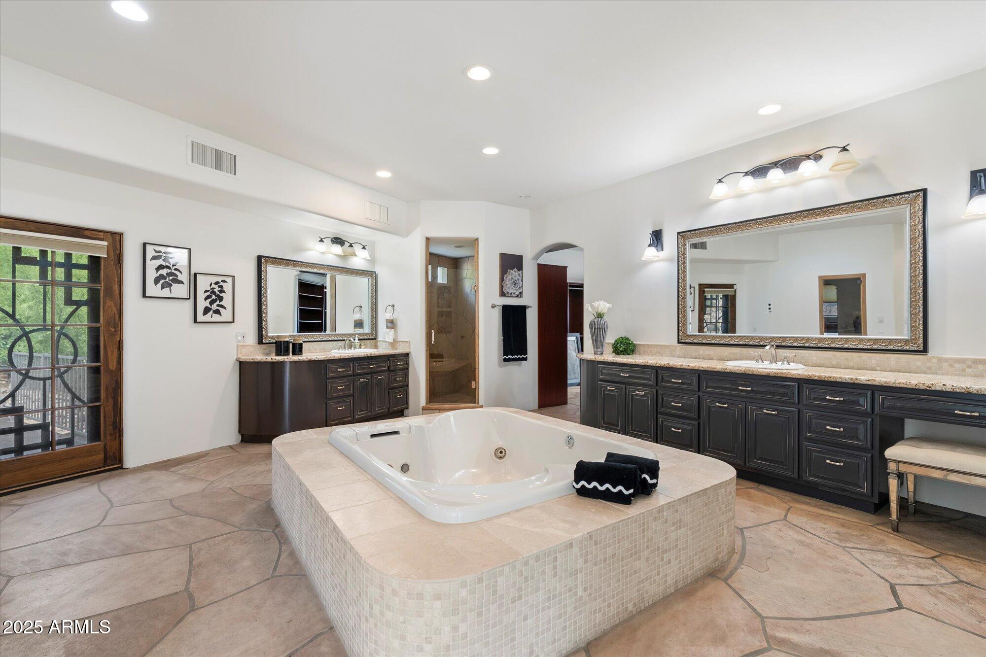 PARADISE HIGHLANDS - Residential