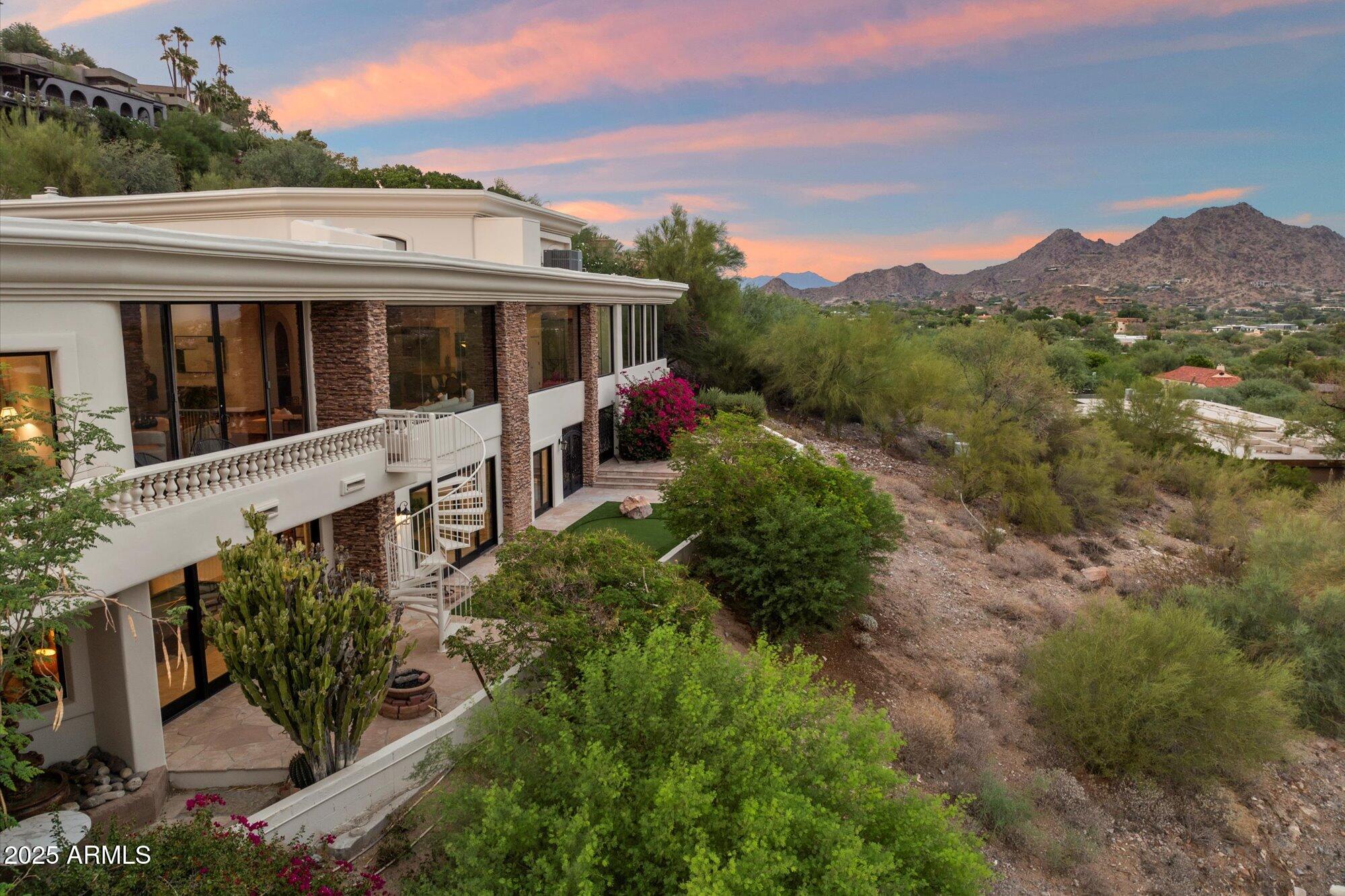 PARADISE HIGHLANDS - Residential