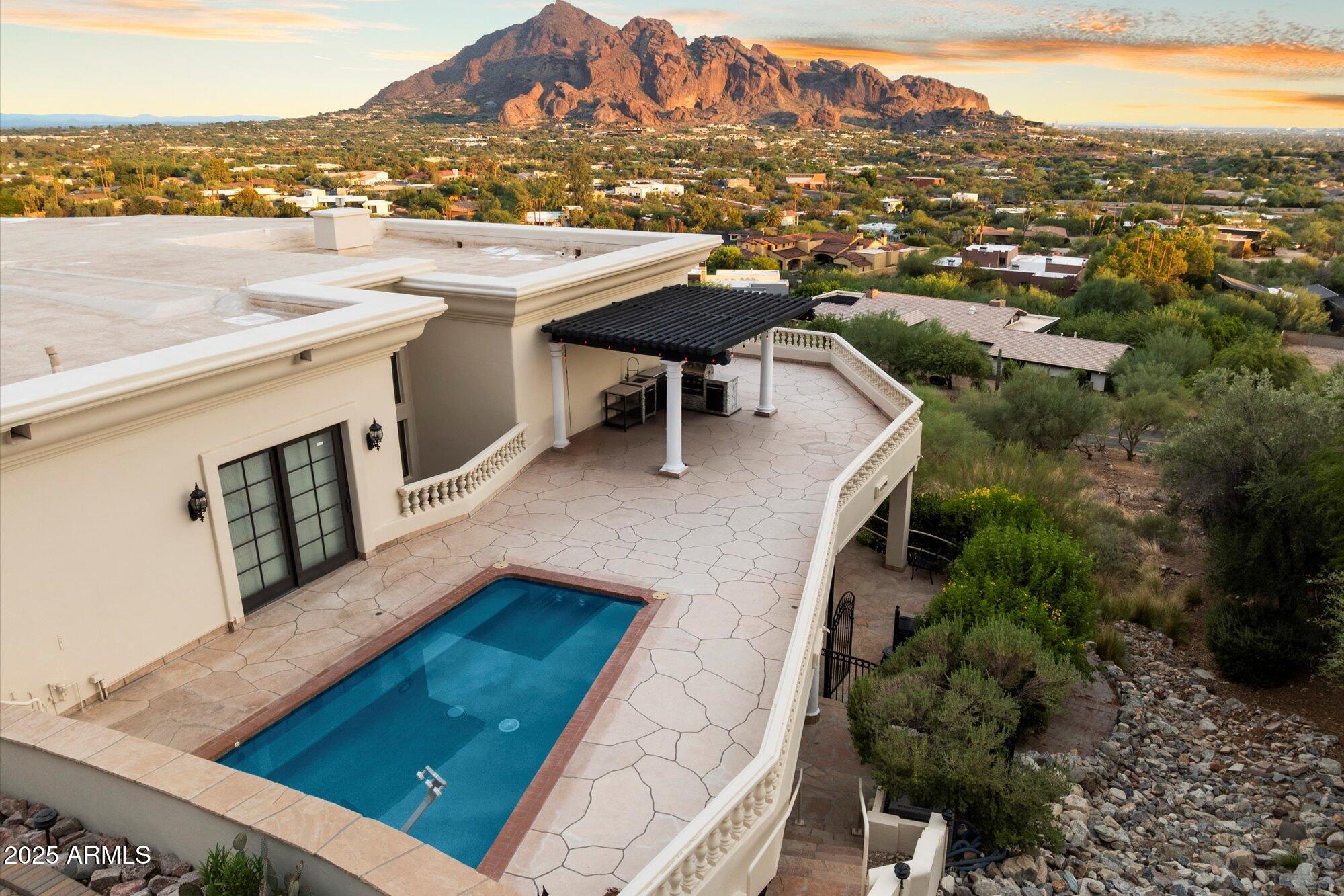 PARADISE HIGHLANDS - Residential