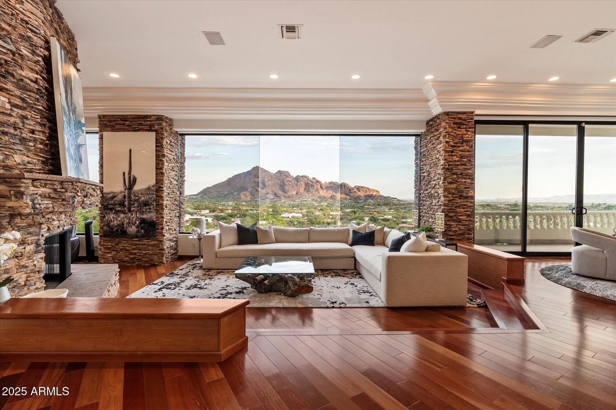 PARADISE HIGHLANDS - Residential