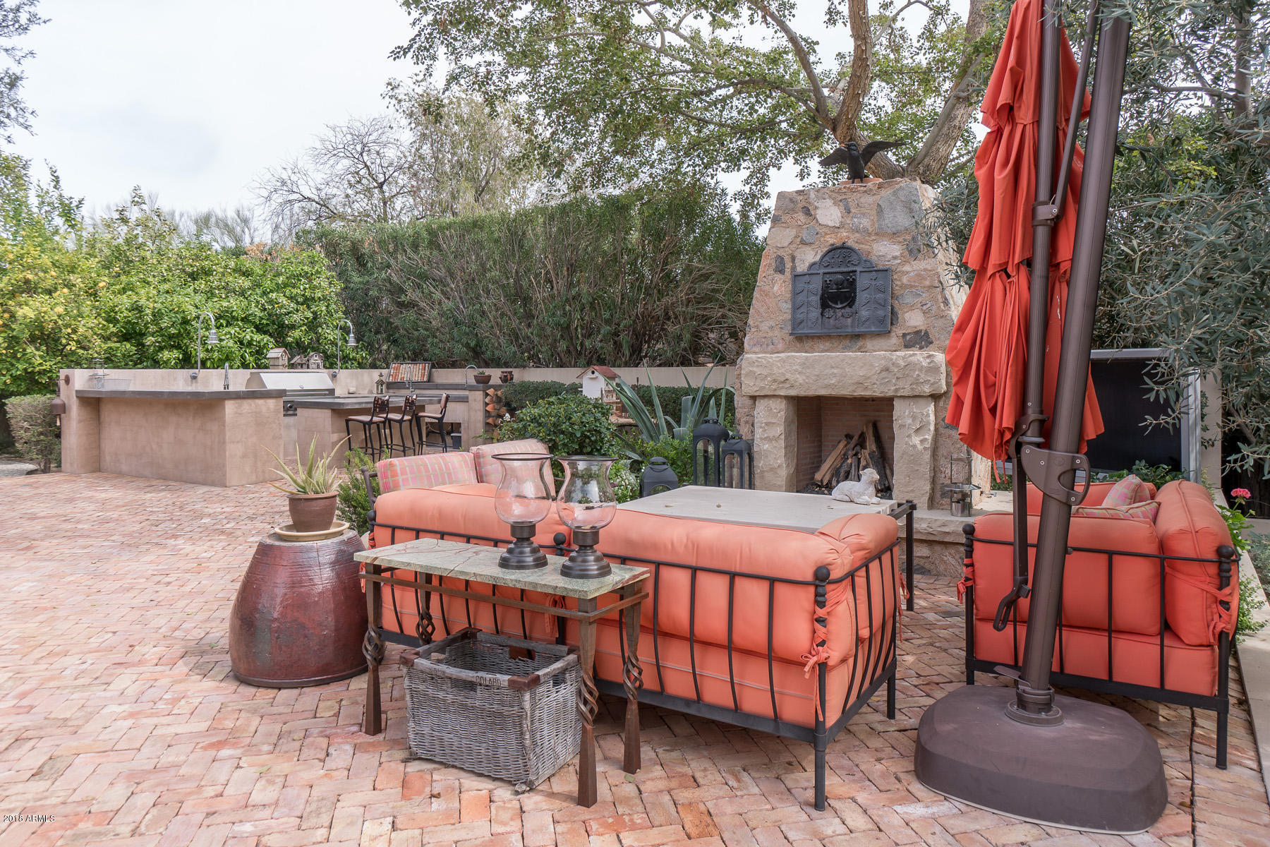 PARADISE VALLEY ESTATES - Residential