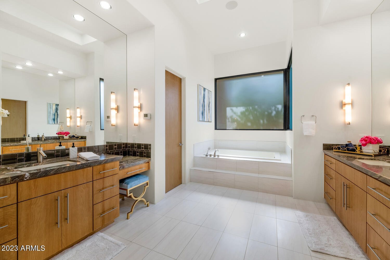 LAFAYETTE VILLA 5 - Residential