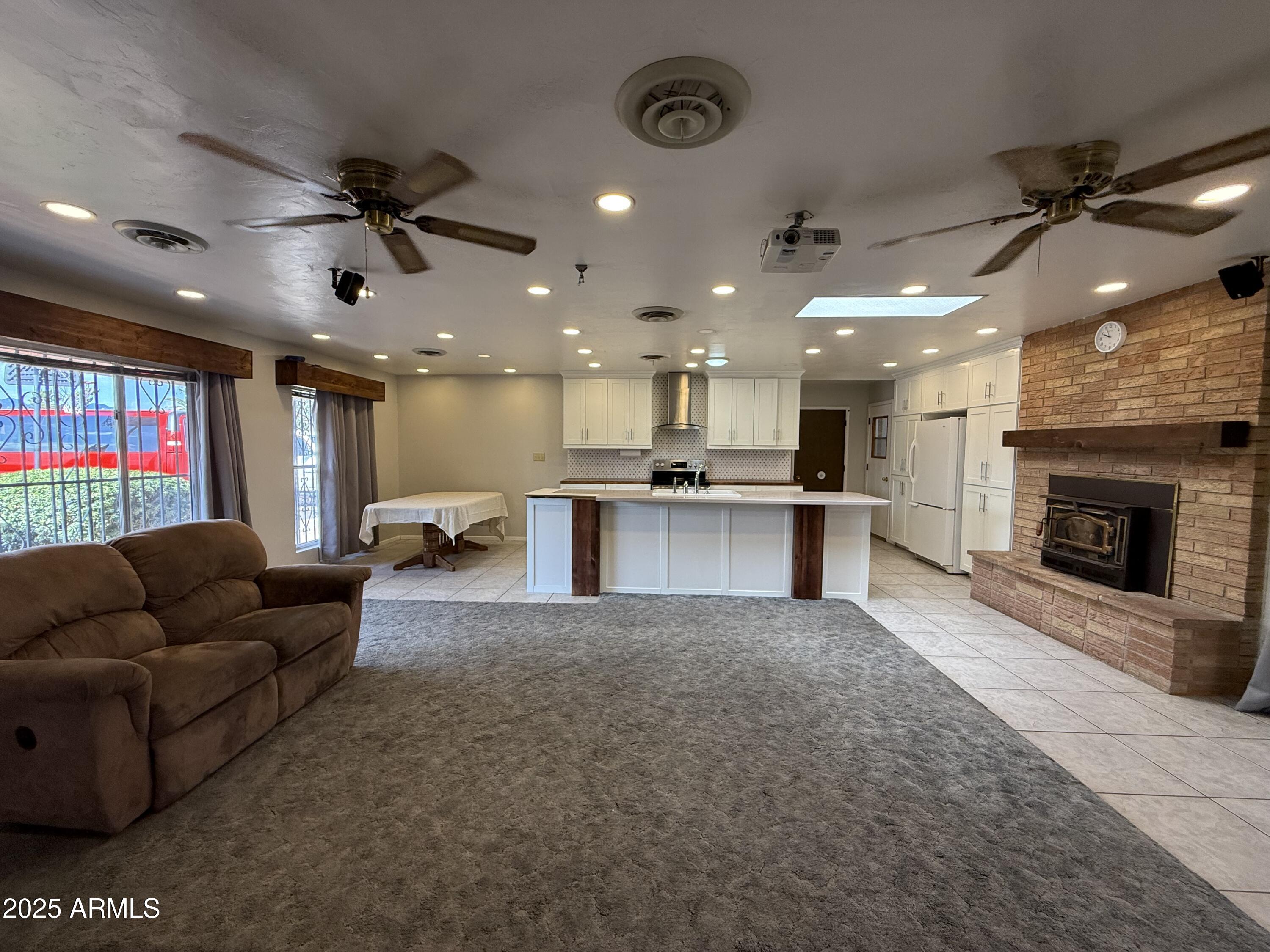 KINGS MANOR - Residential