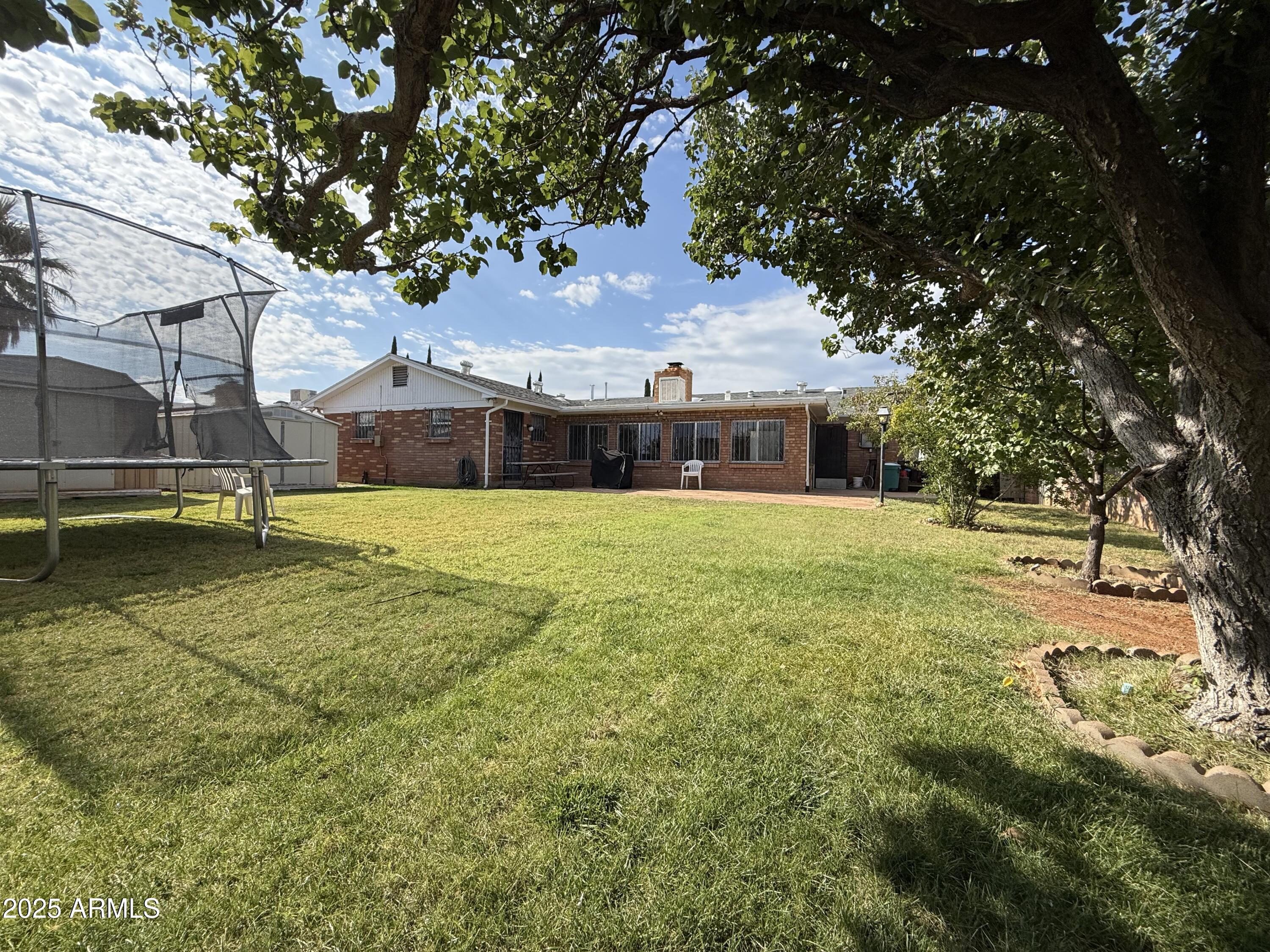 KINGS MANOR - Residential