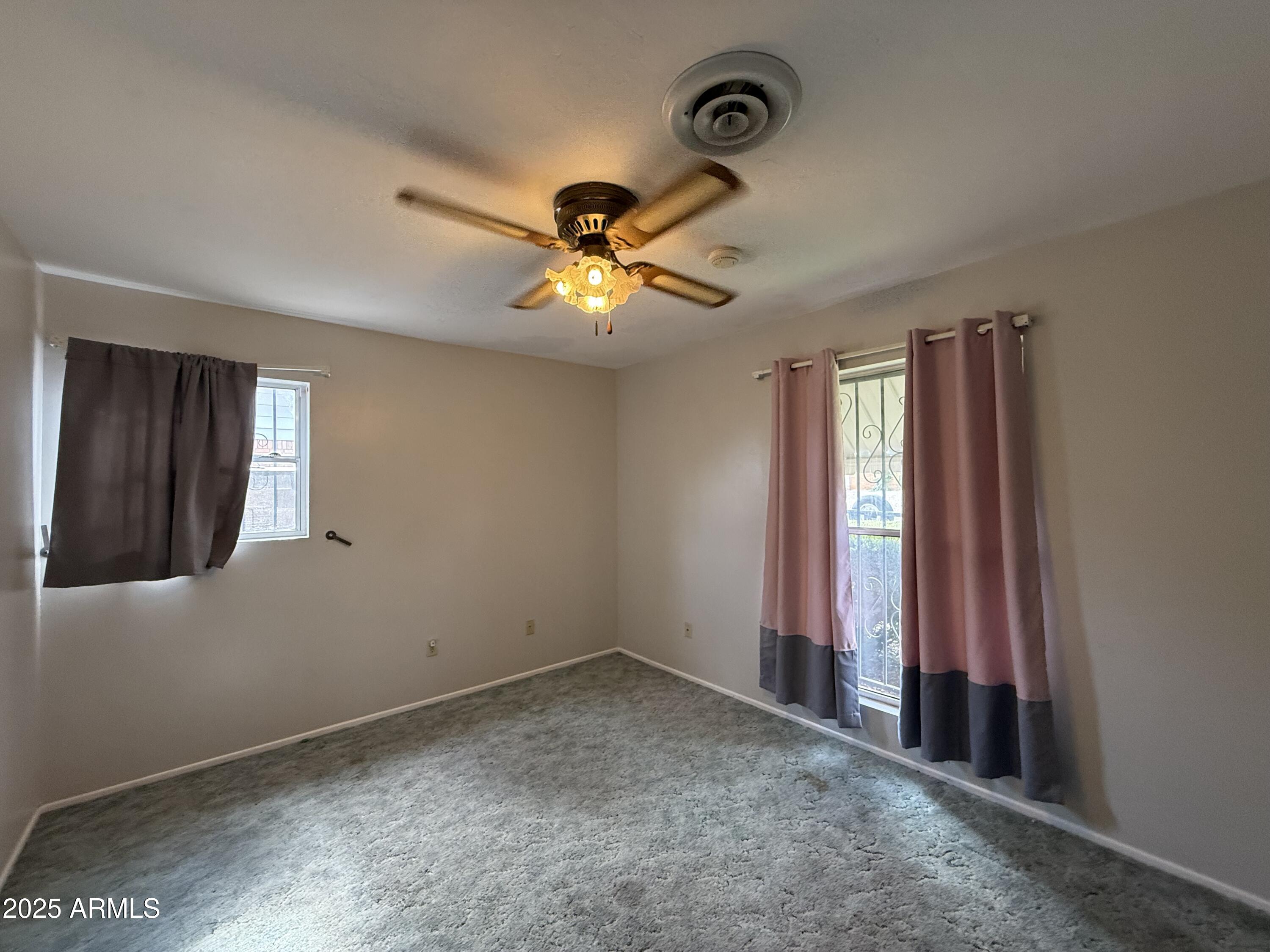 KINGS MANOR - Residential