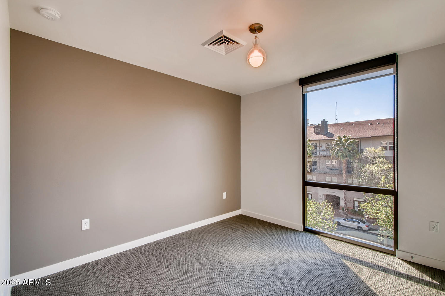 PORTLAND ON THE PARK CONDOMINIUMS 1ST AMD - Residential Lease