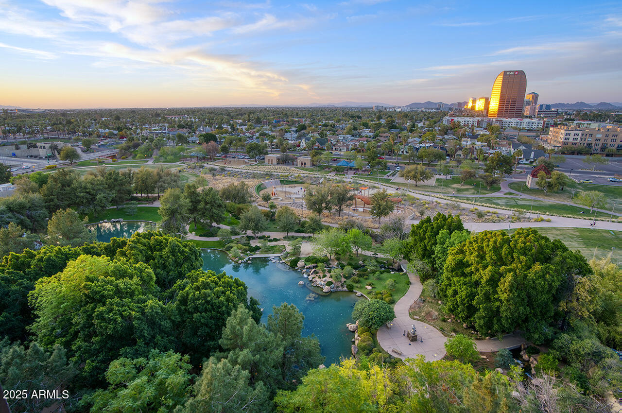 PORTLAND ON THE PARK CONDOMINIUMS 1ST AMD - Residential Lease