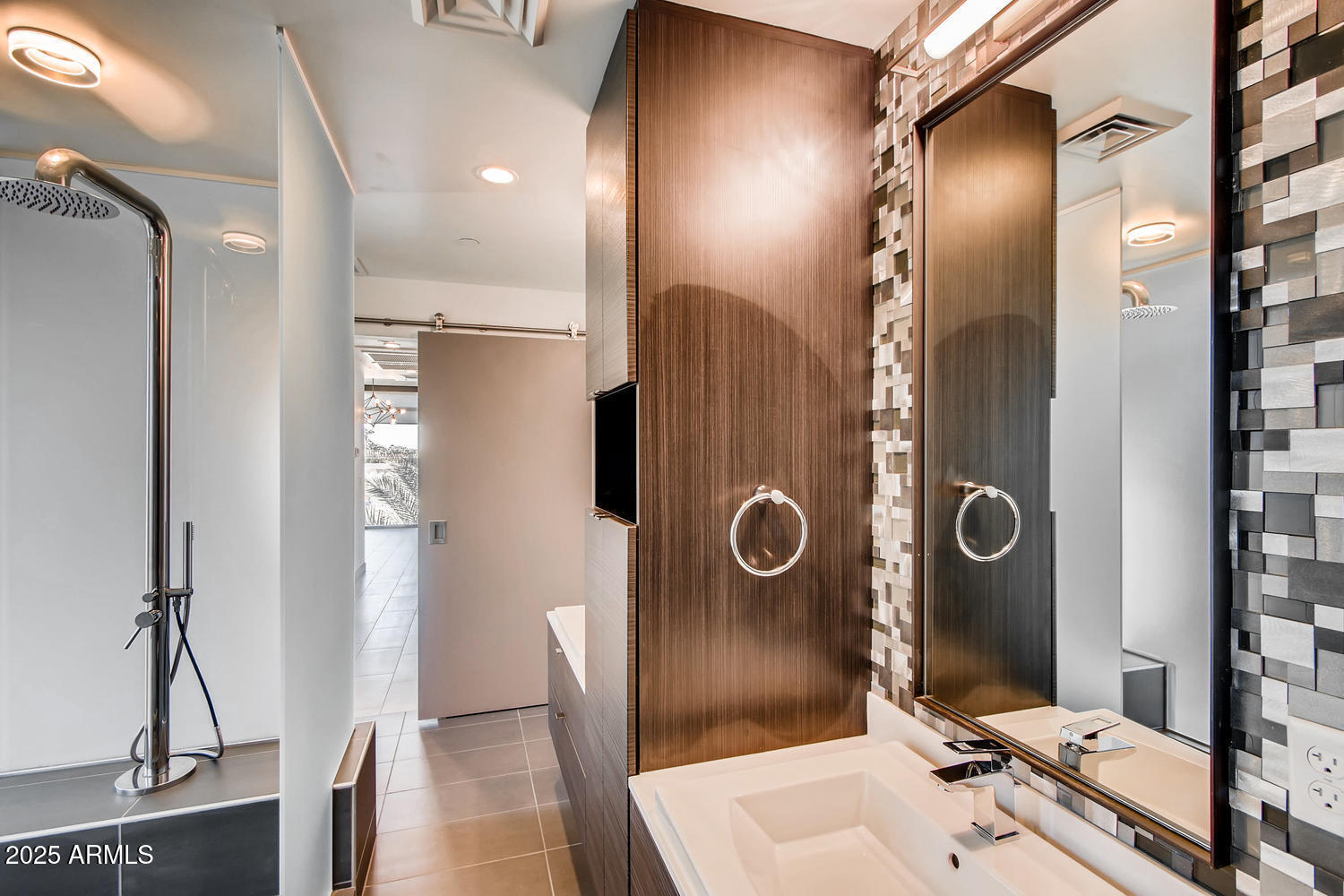 PORTLAND ON THE PARK CONDOMINIUMS 1ST AMD - Residential Lease