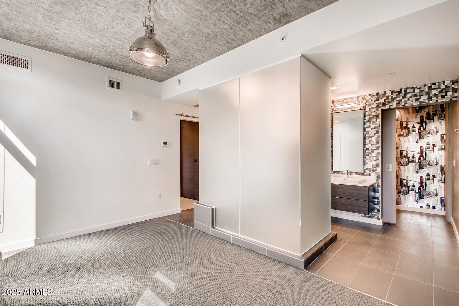 PORTLAND ON THE PARK CONDOMINIUMS 1ST AMD - Residential Lease