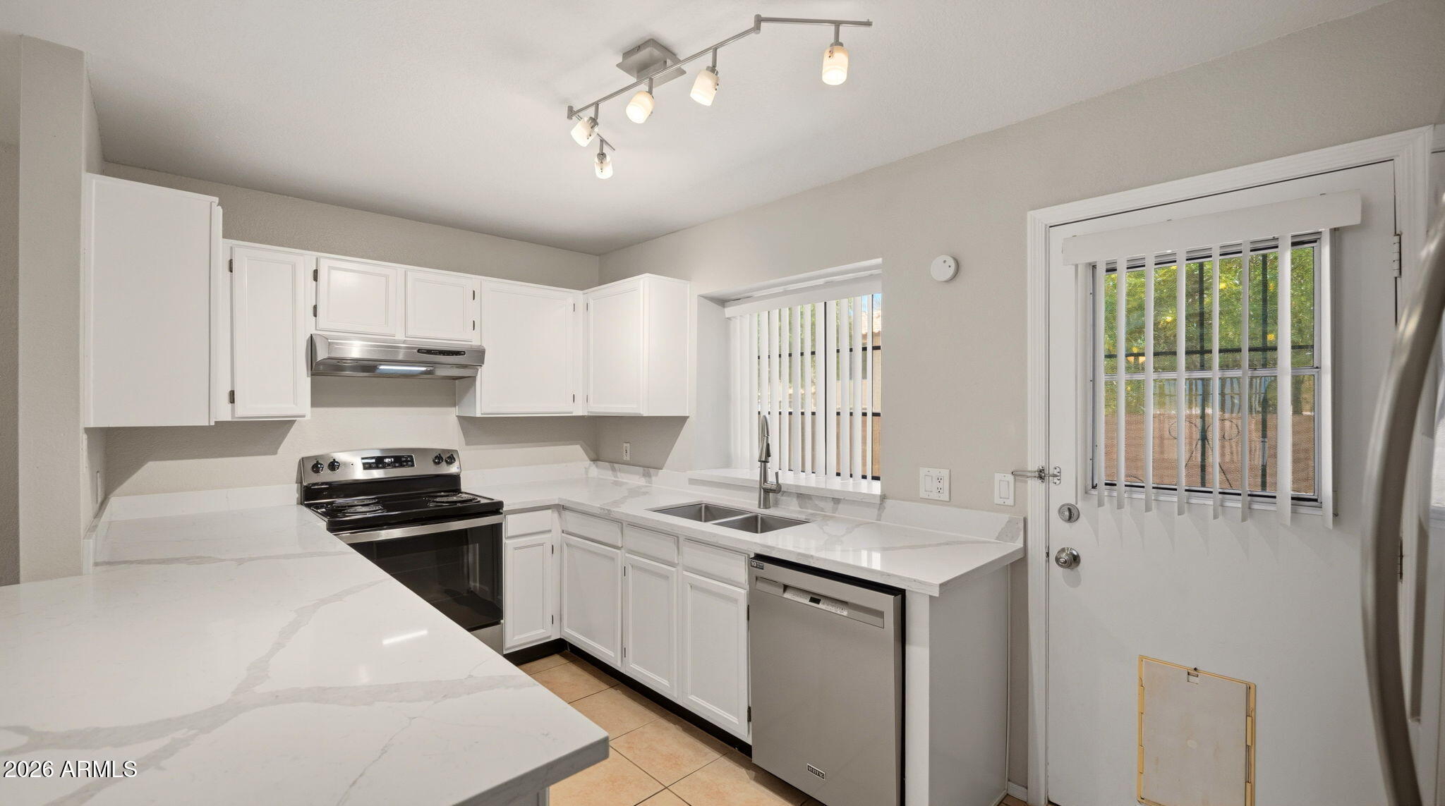DISCOVERY AT CONTINENTAL ORCHARD-B - Residential Lease