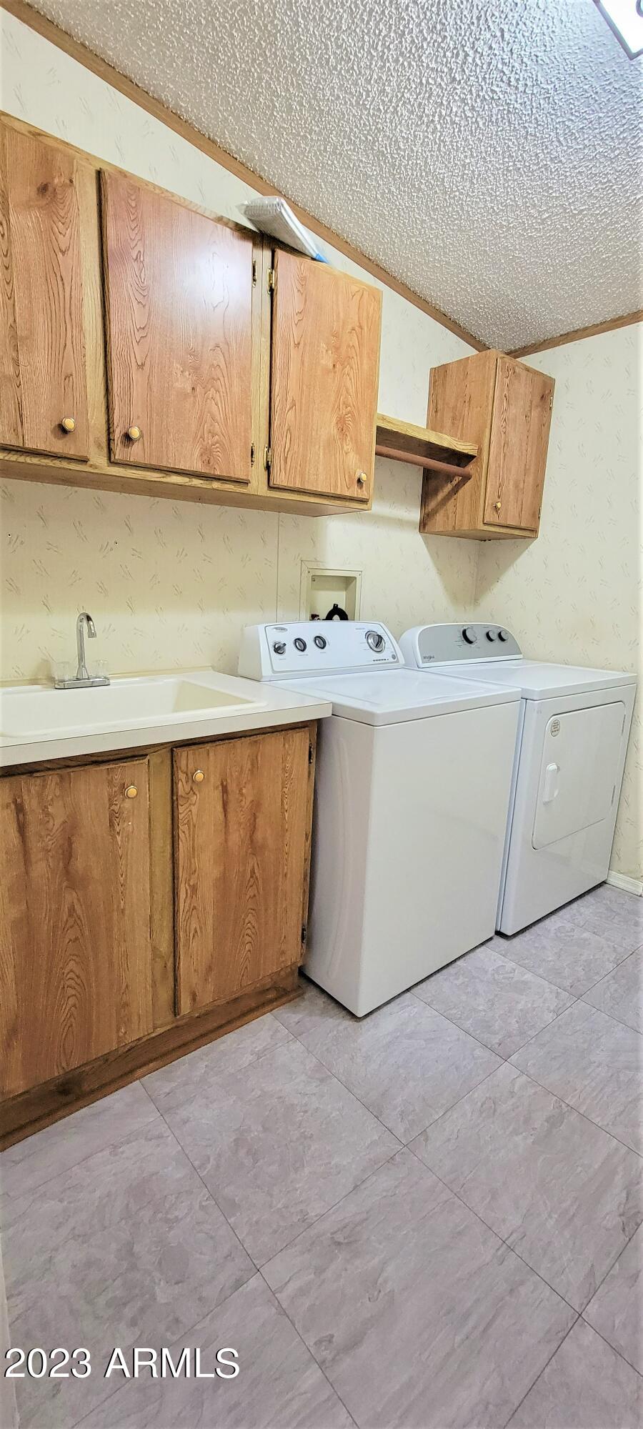 HIGH KNOLL RANCHES - Residential