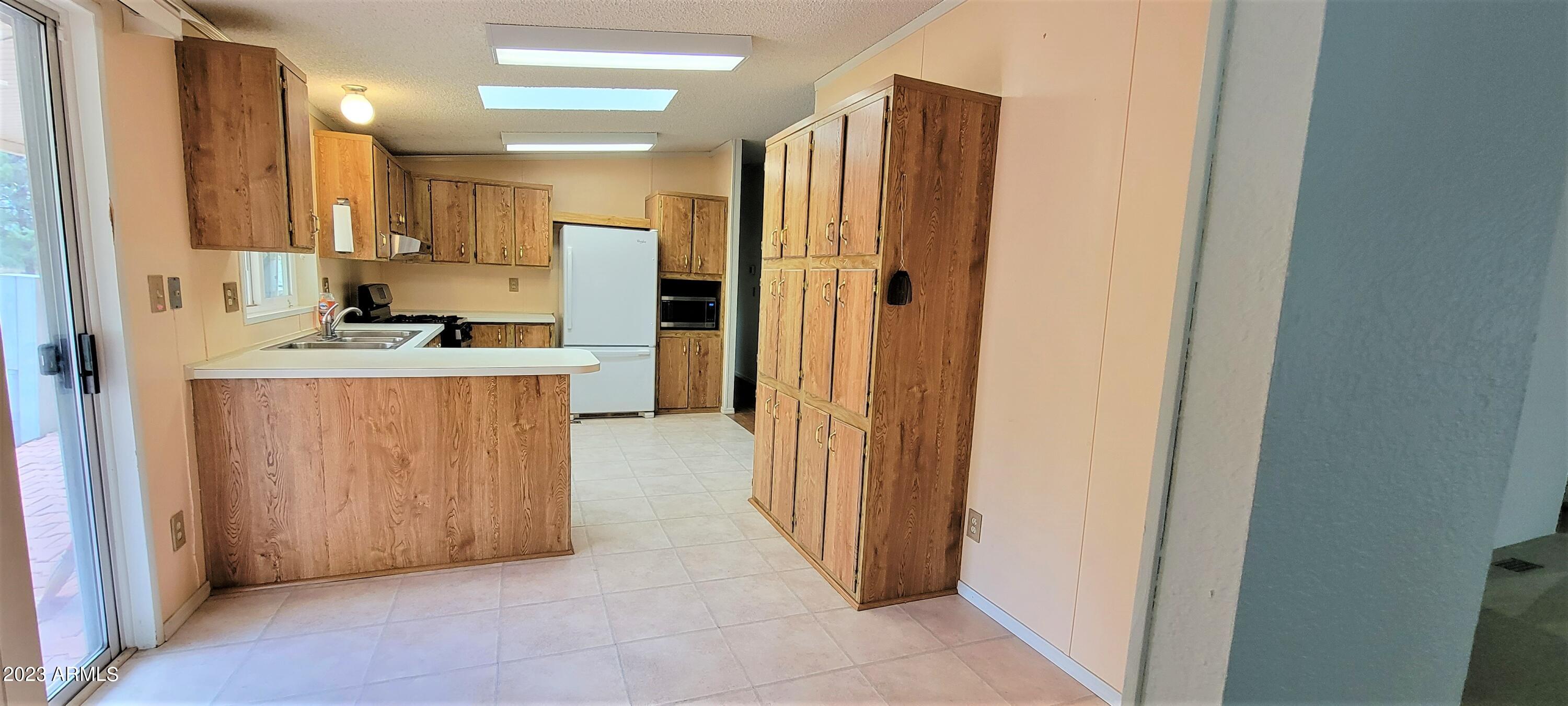 HIGH KNOLL RANCHES - Residential