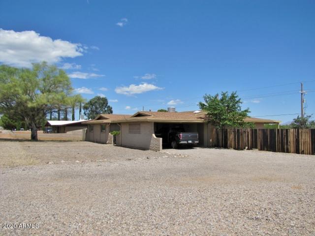 TOWN & COUNTRY ESTATES - Residential Lease