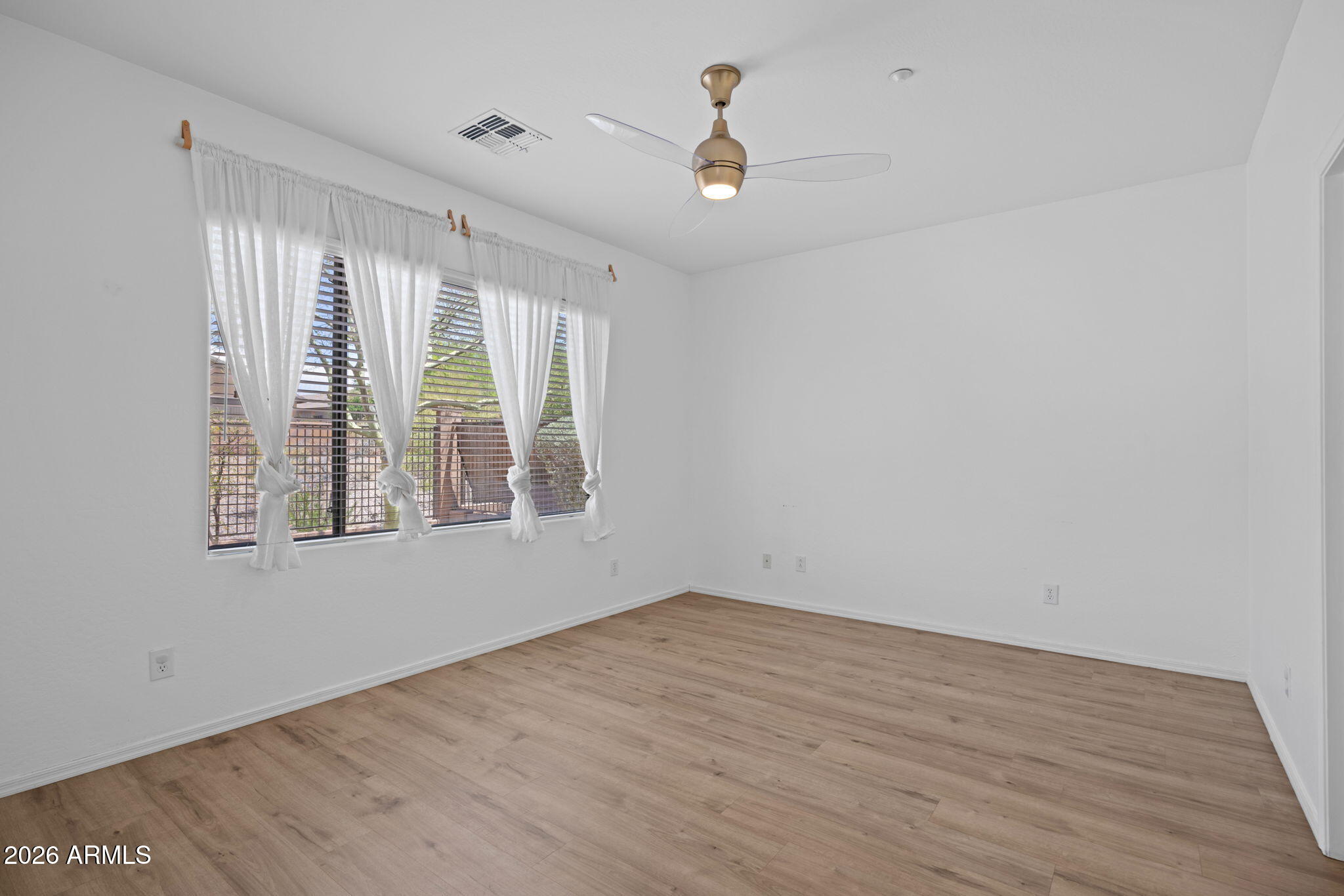 ANTHEM UNIT 32 - Residential