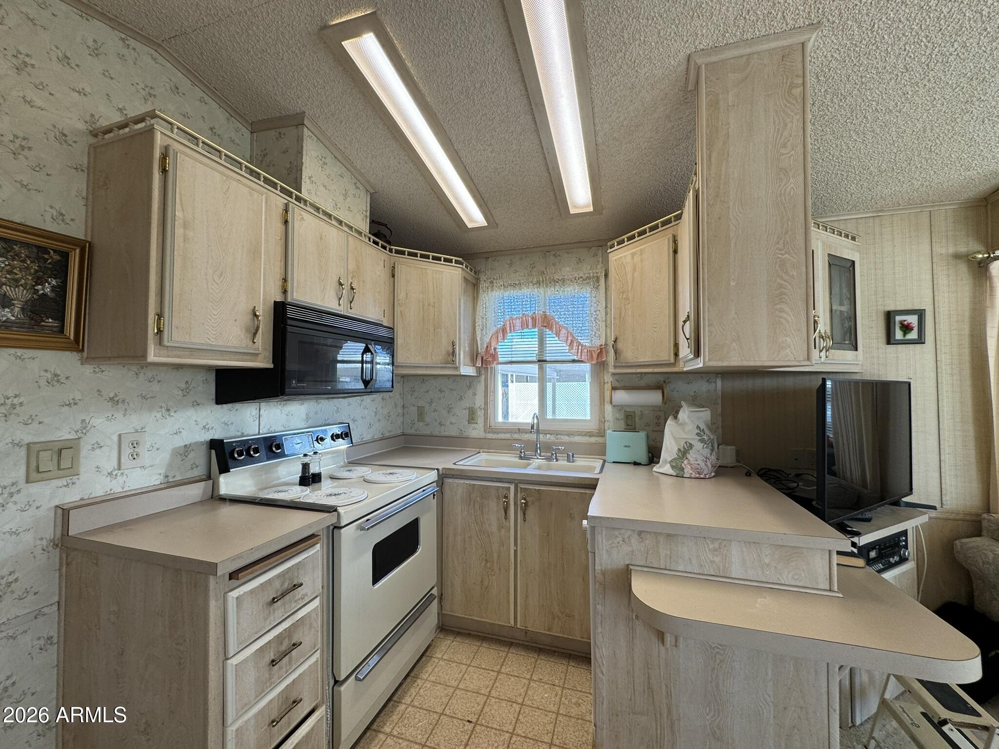CALIENTE CASA DE SOL UNIT THREE - Residential