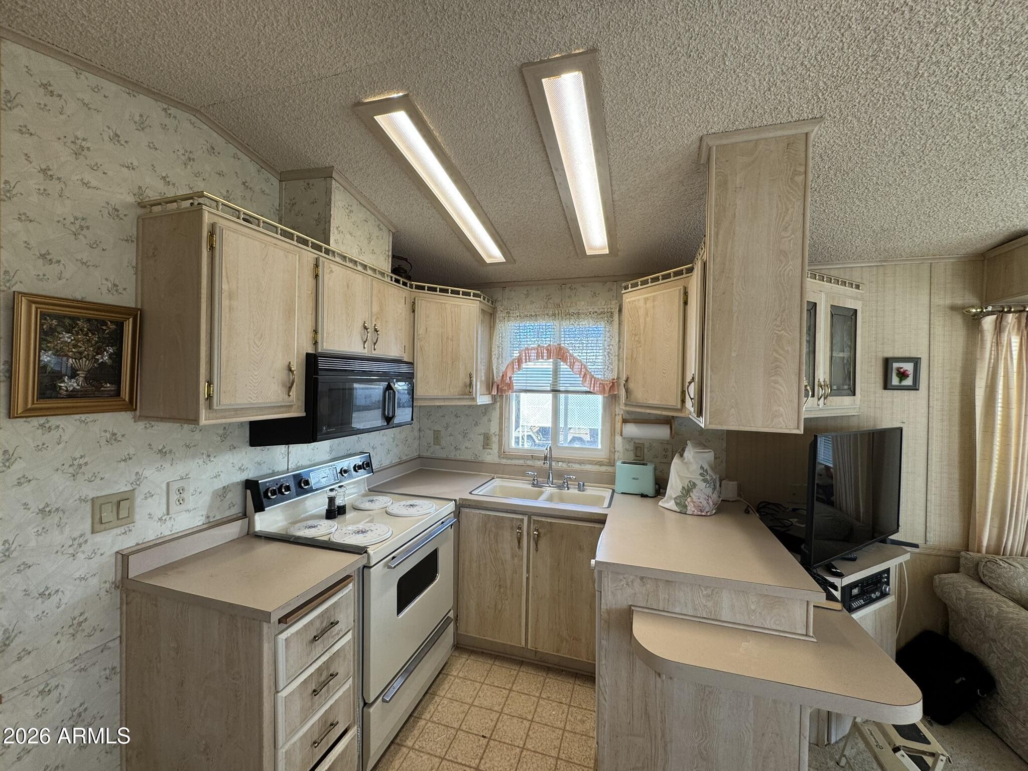 CALIENTE CASA DE SOL UNIT THREE - Residential