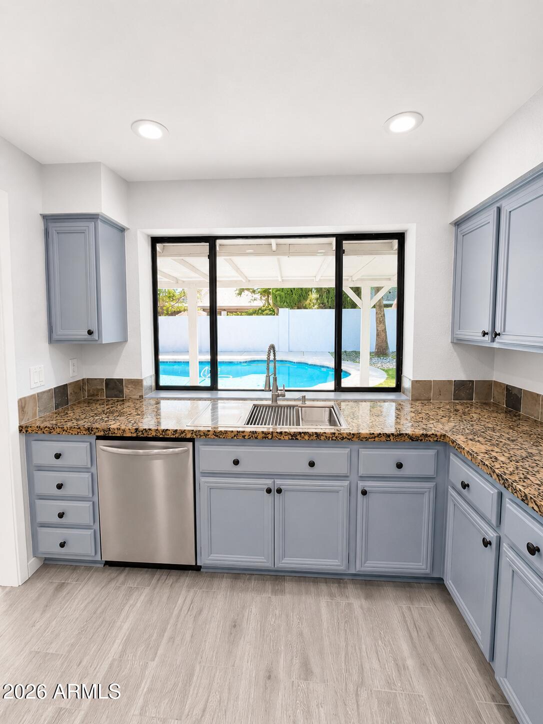 COUNTRY TRACE - Residential Lease