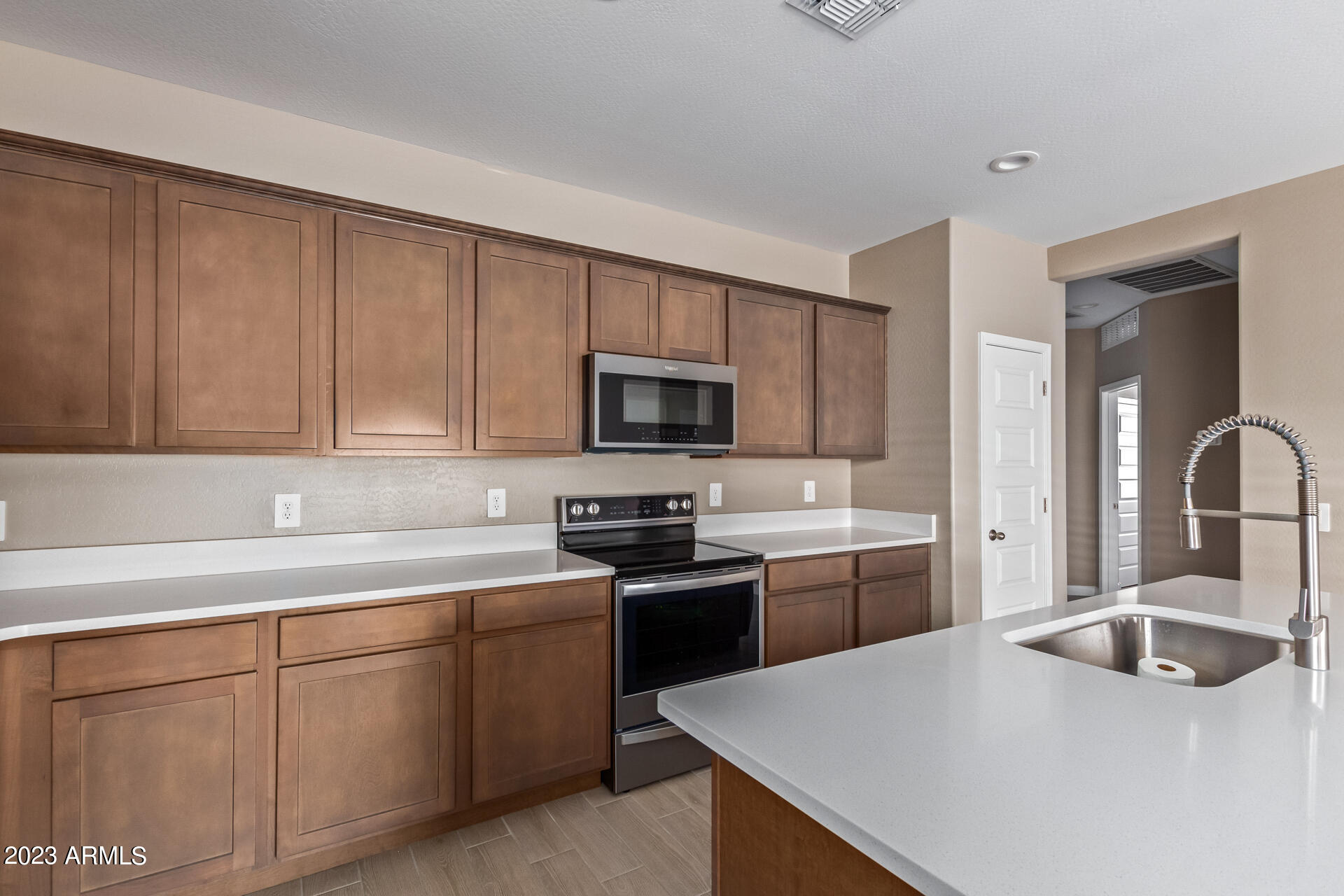 MAGNOLIA CIRCLE CROSS - UNIT 1 - Residential Lease