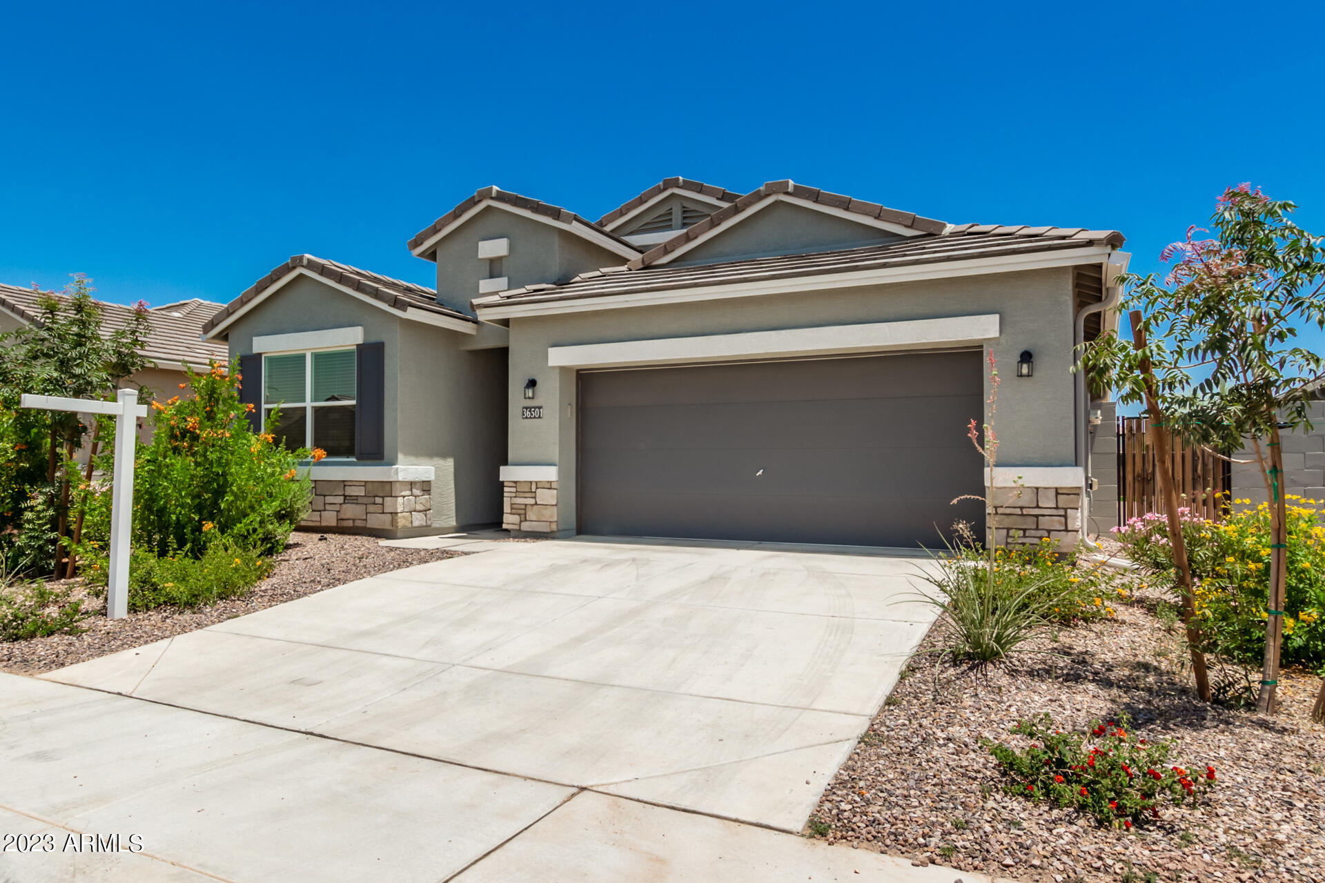 MAGNOLIA CIRCLE CROSS - UNIT 1 - Residential Lease