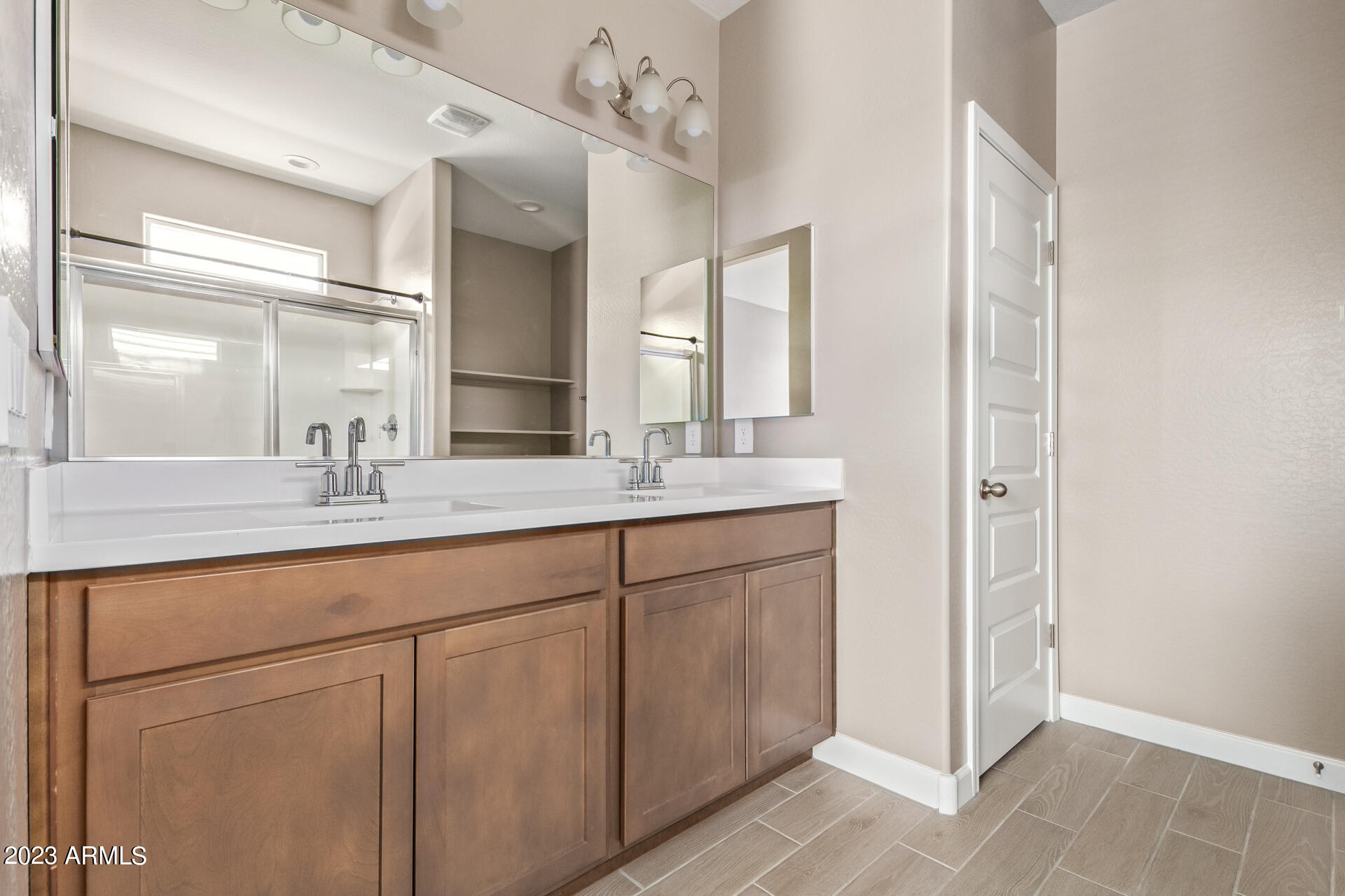 MAGNOLIA CIRCLE CROSS - UNIT 1 - Residential Lease