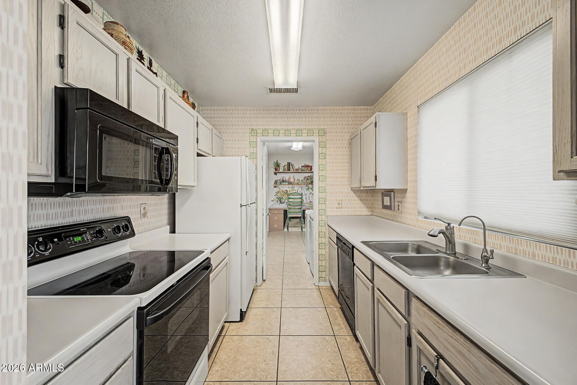 SUNBIRD UNIT SIX B - Residential