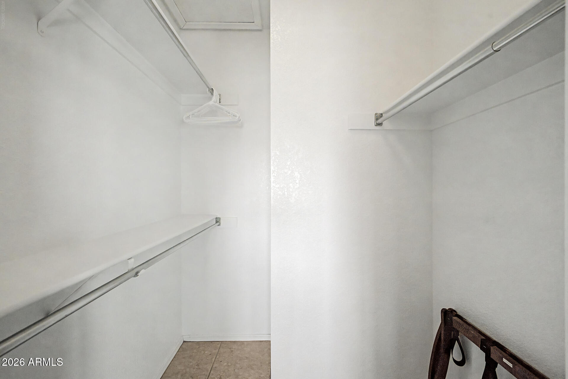 SUNBIRD UNIT SIX B - Residential