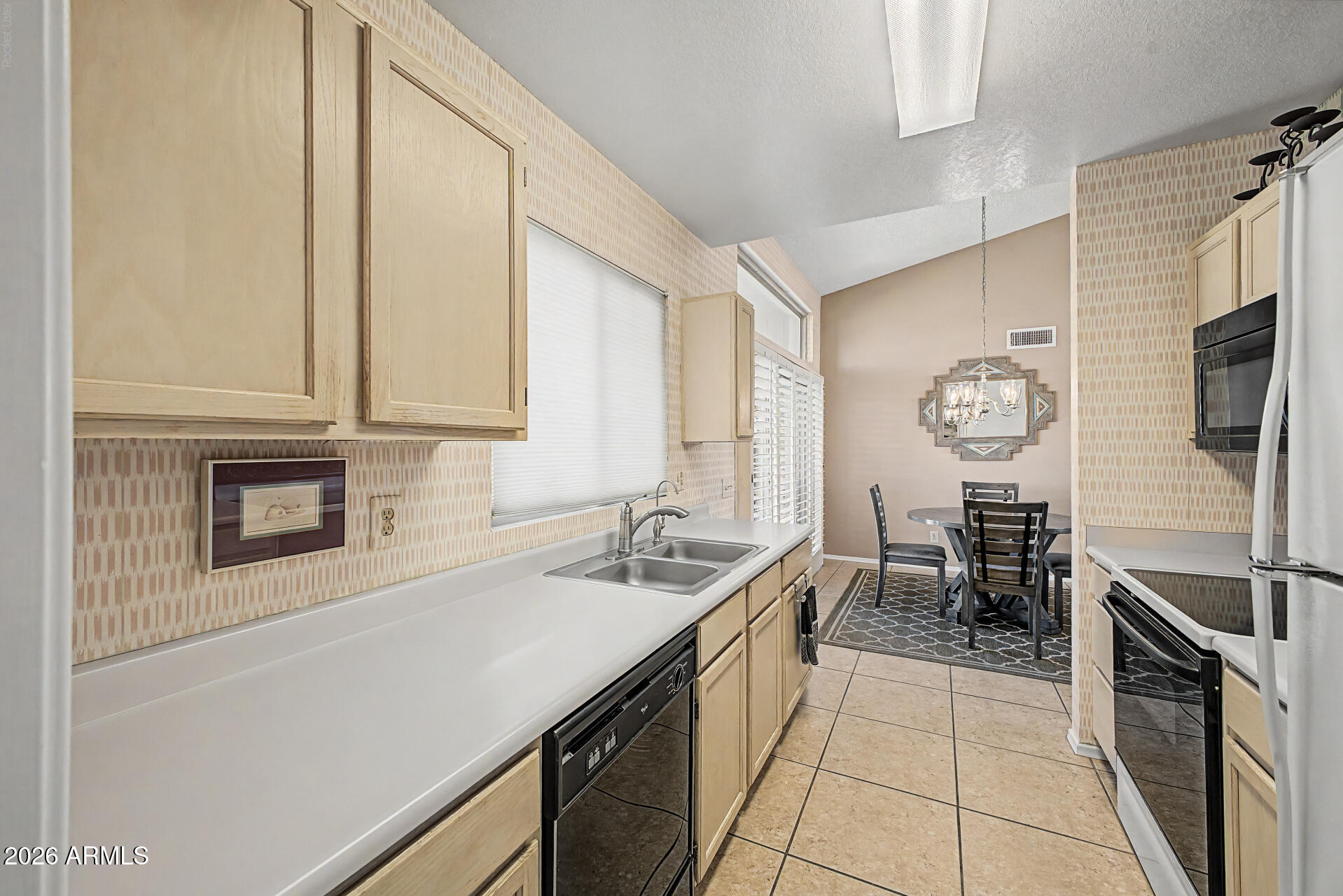 SUNBIRD UNIT SIX B - Residential