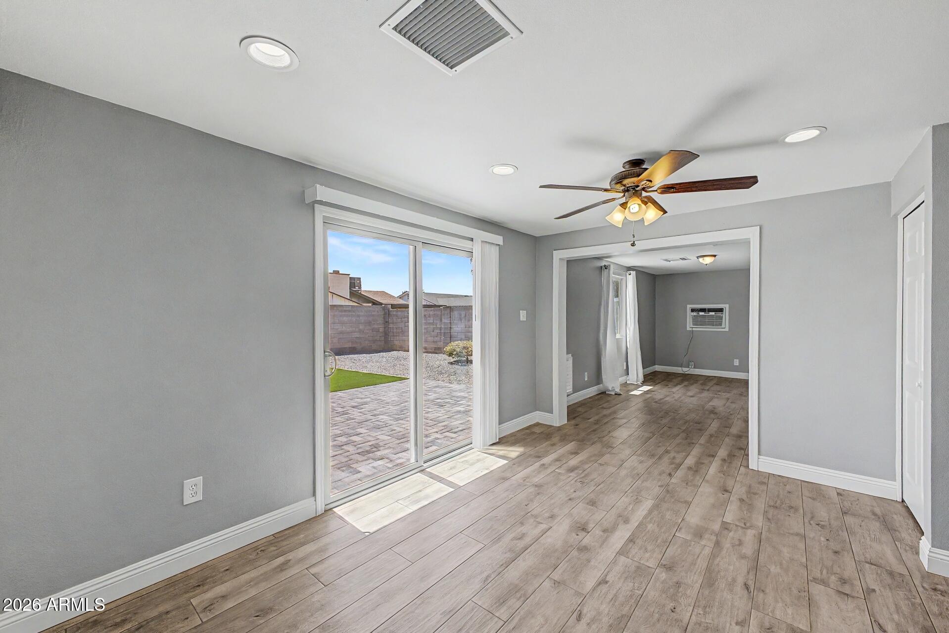 PARADISE VALLEY OASIS NO. 3 - Residential Lease
