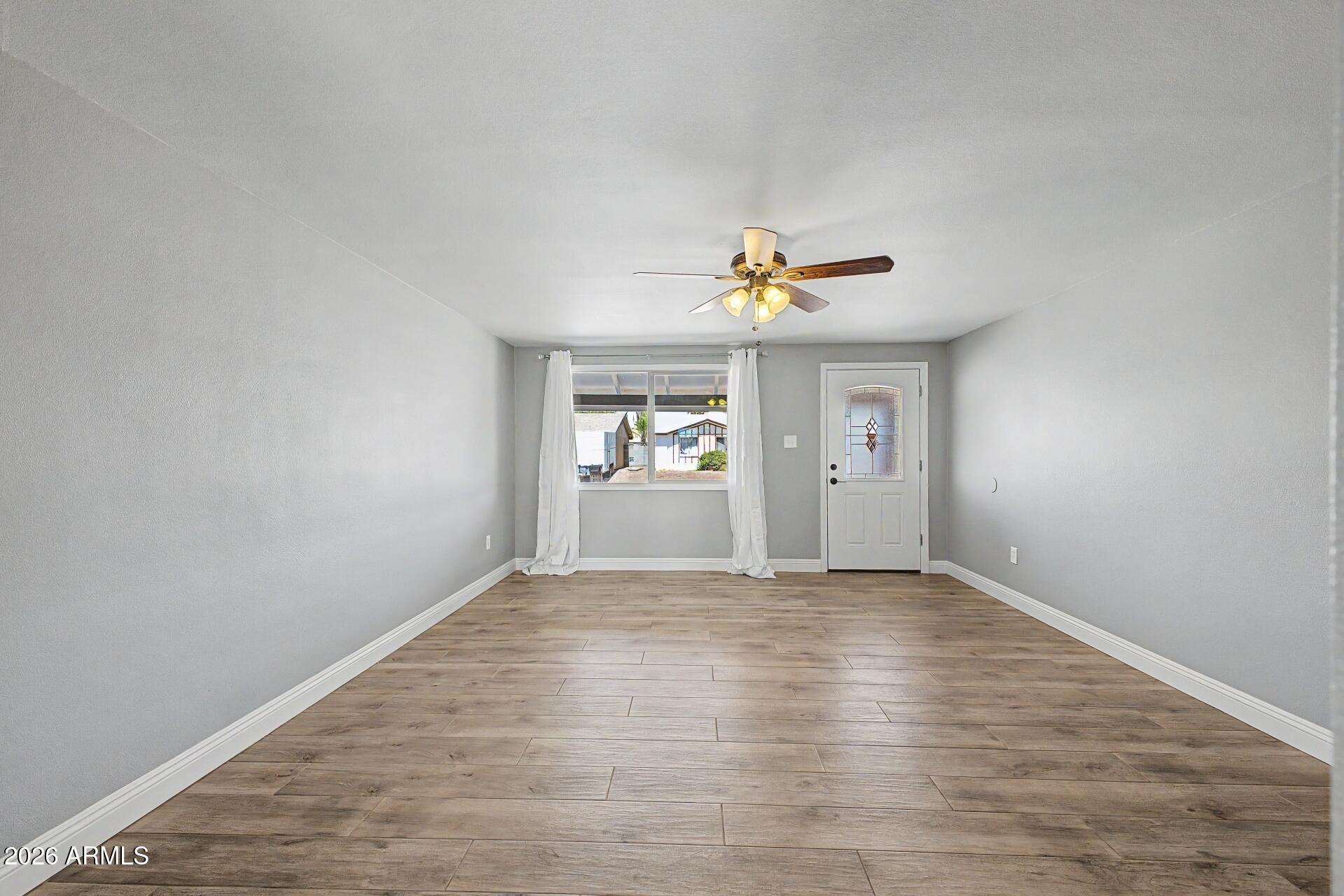 PARADISE VALLEY OASIS NO. 3 - Residential Lease
