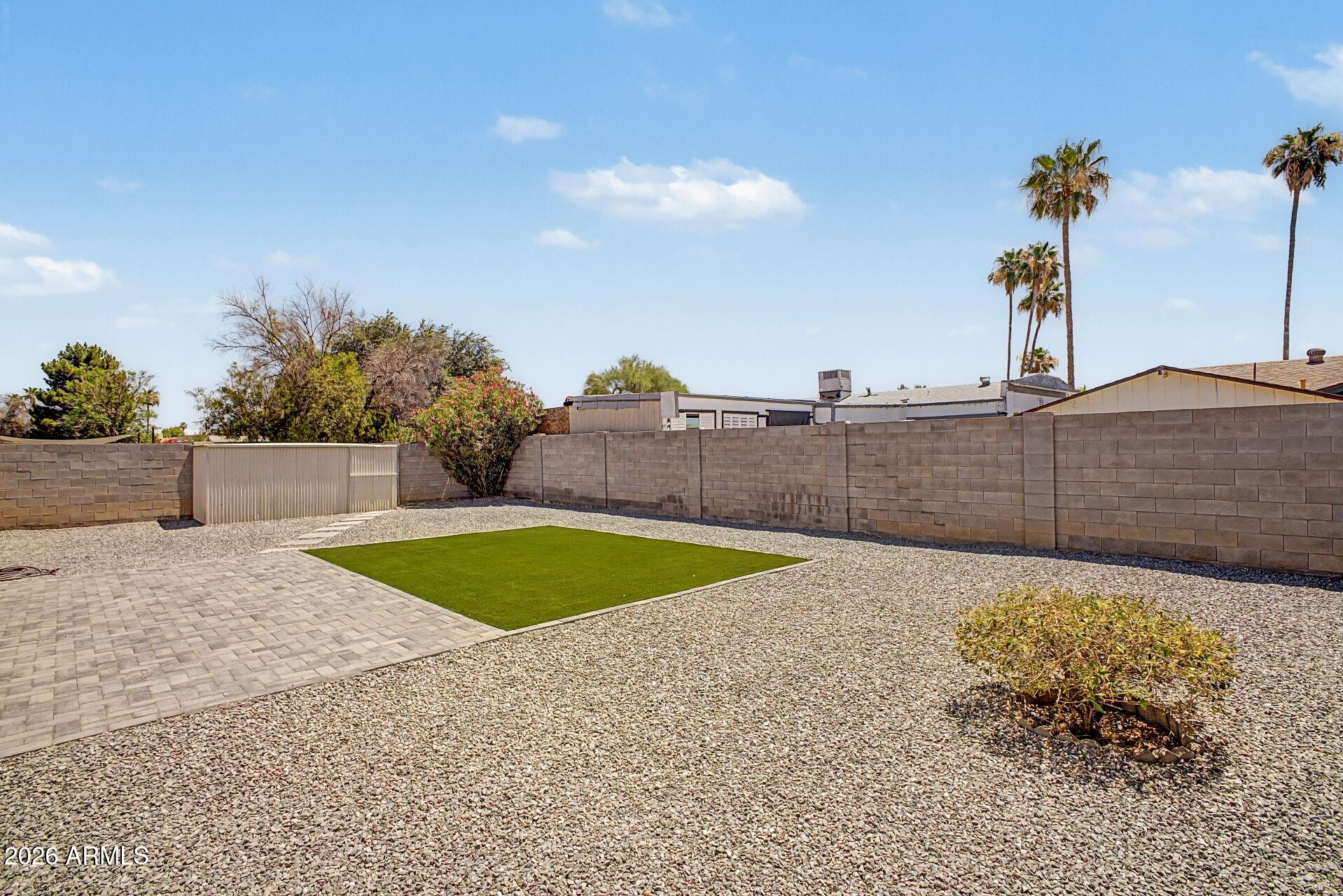 PARADISE VALLEY OASIS NO. 3 - Residential Lease