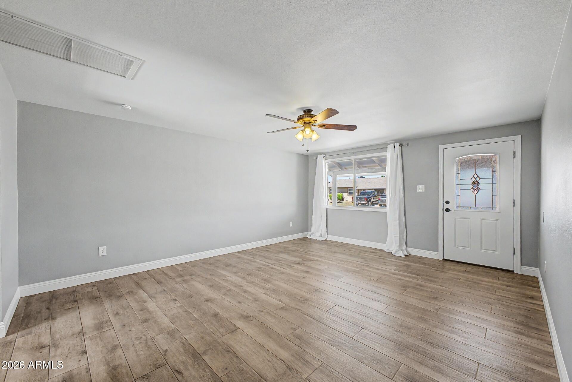 PARADISE VALLEY OASIS NO. 3 - Residential Lease