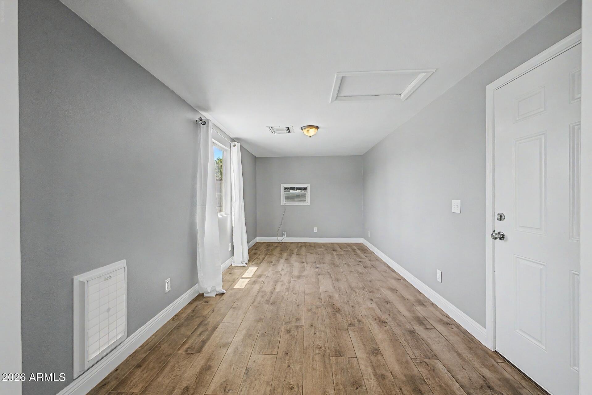 PARADISE VALLEY OASIS NO. 3 - Residential Lease