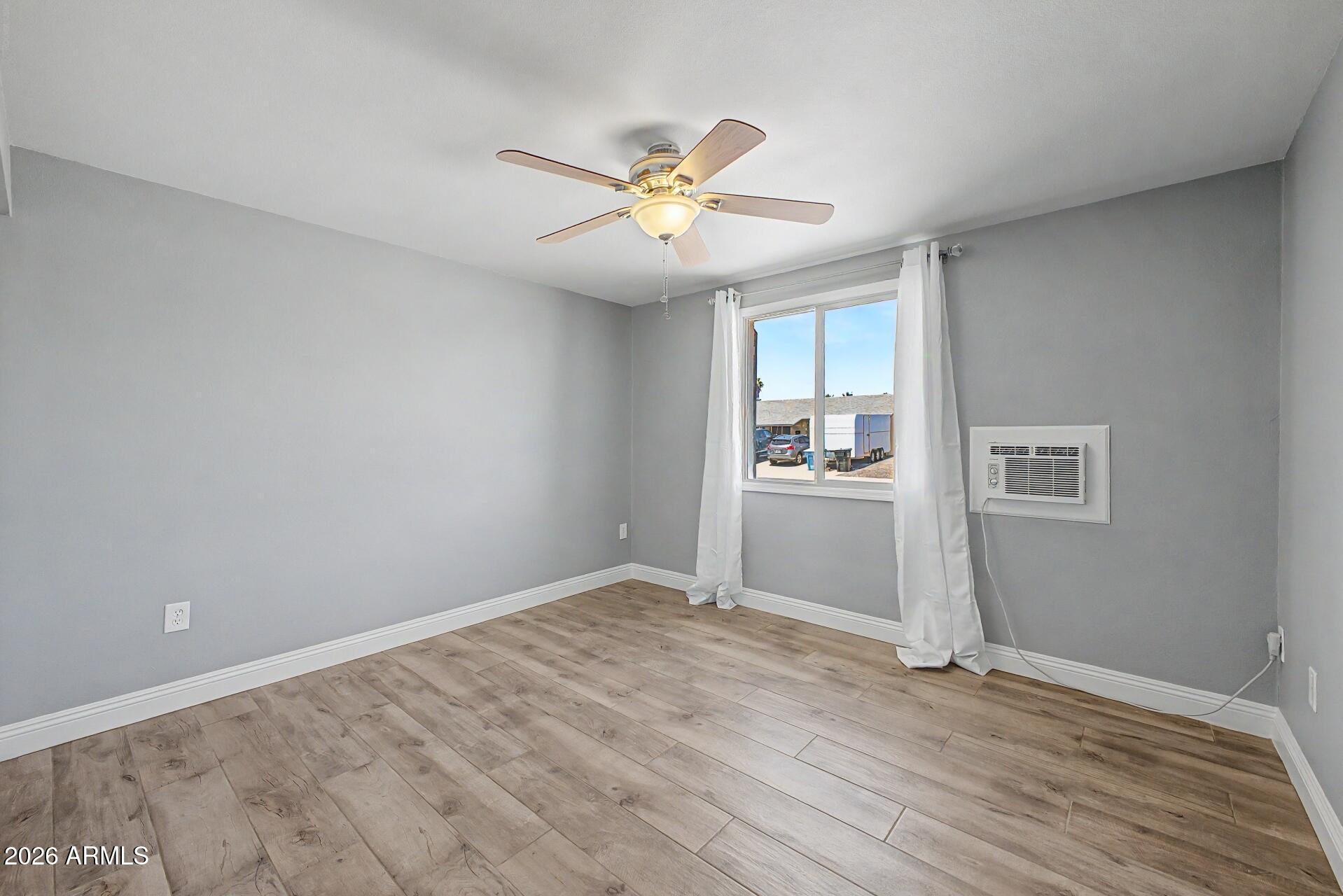 PARADISE VALLEY OASIS NO. 3 - Residential Lease