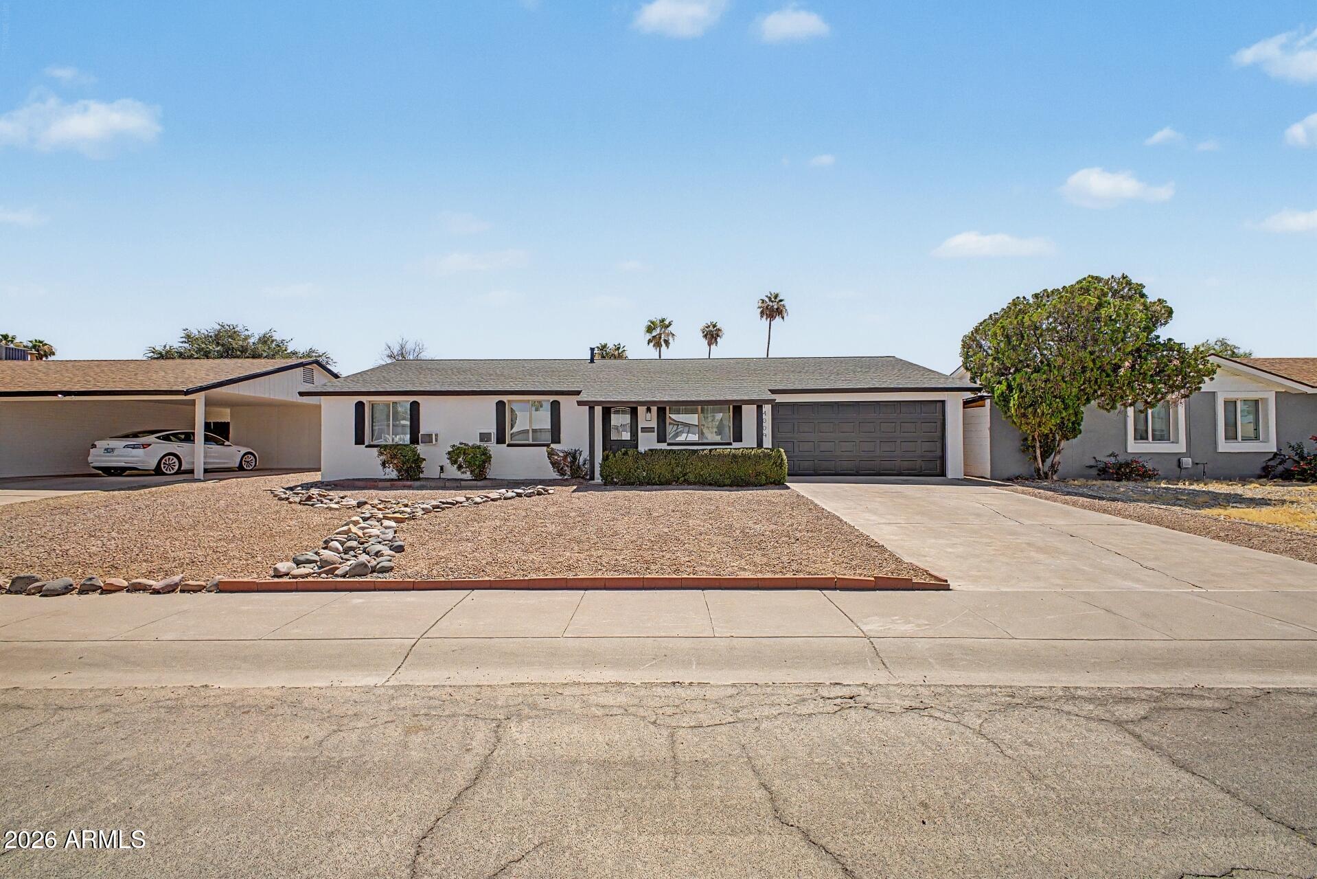 PARADISE VALLEY OASIS NO. 3 - Residential Lease