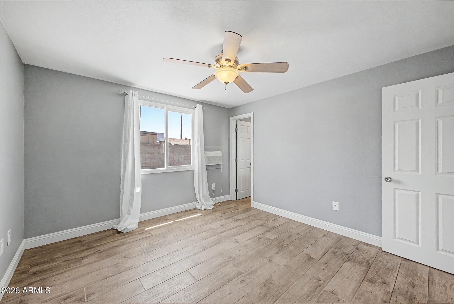 PARADISE VALLEY OASIS NO. 3 - Residential Lease