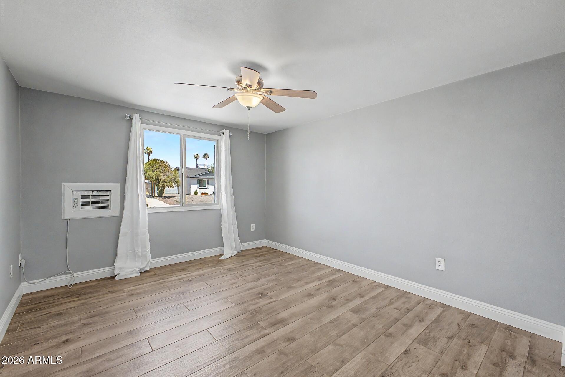 PARADISE VALLEY OASIS NO. 3 - Residential Lease