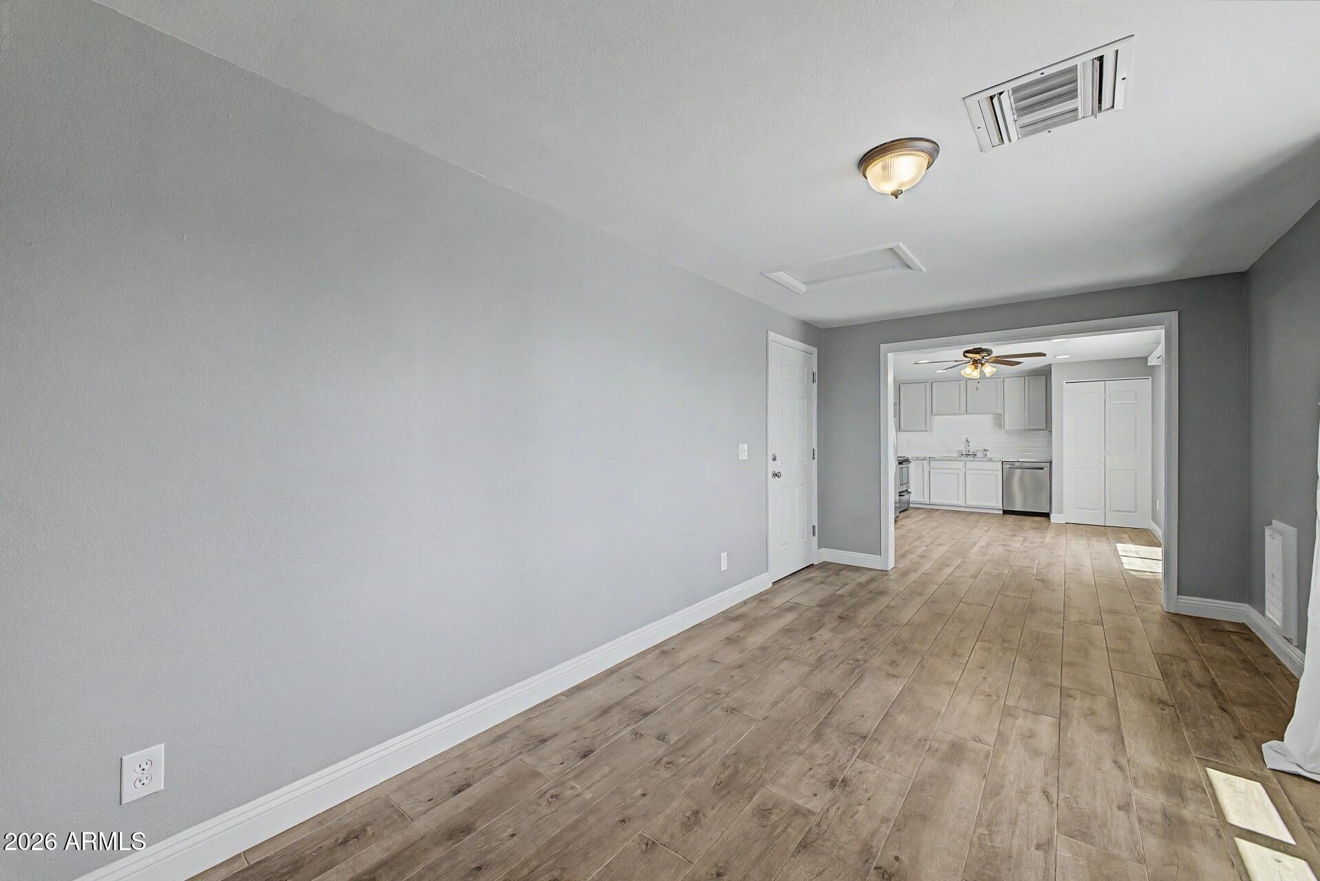 PARADISE VALLEY OASIS NO. 3 - Residential Lease