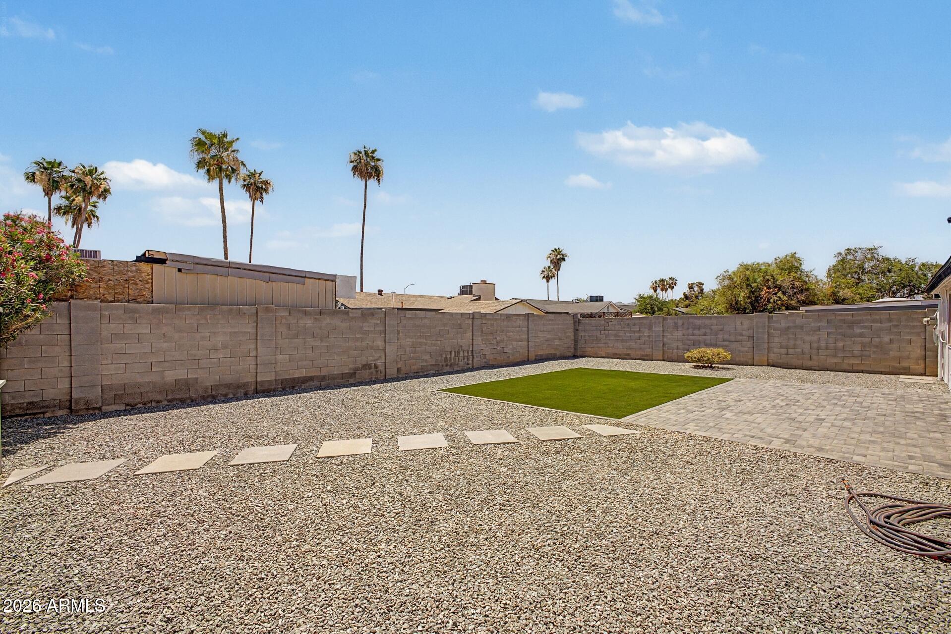 PARADISE VALLEY OASIS NO. 3 - Residential Lease