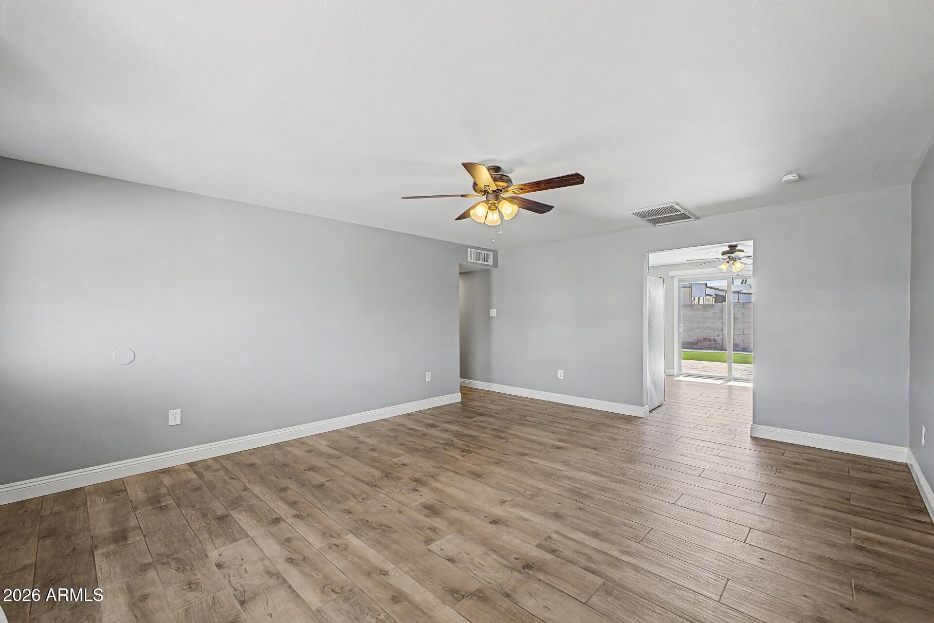 PARADISE VALLEY OASIS NO. 3 - Residential Lease