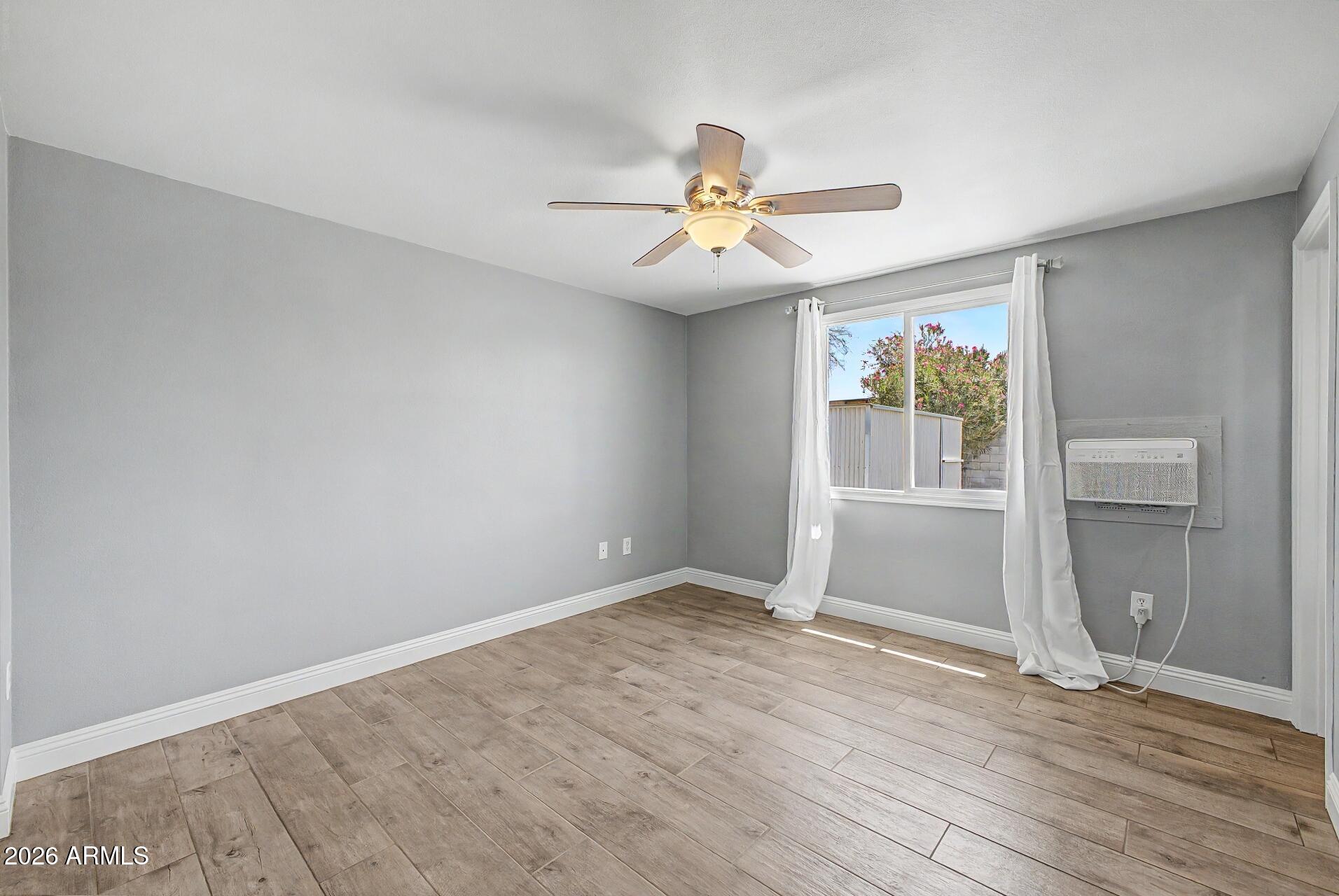PARADISE VALLEY OASIS NO. 3 - Residential Lease