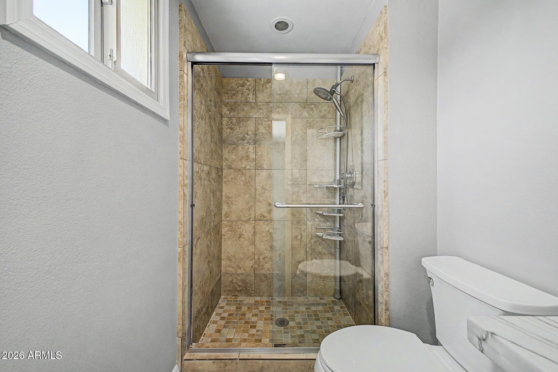 PARADISE VALLEY OASIS NO. 3 - Residential Lease