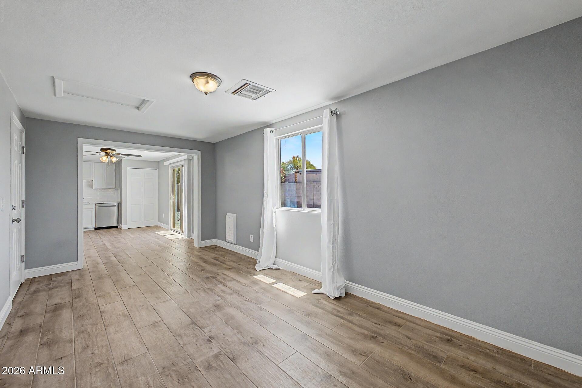 PARADISE VALLEY OASIS NO. 3 - Residential Lease