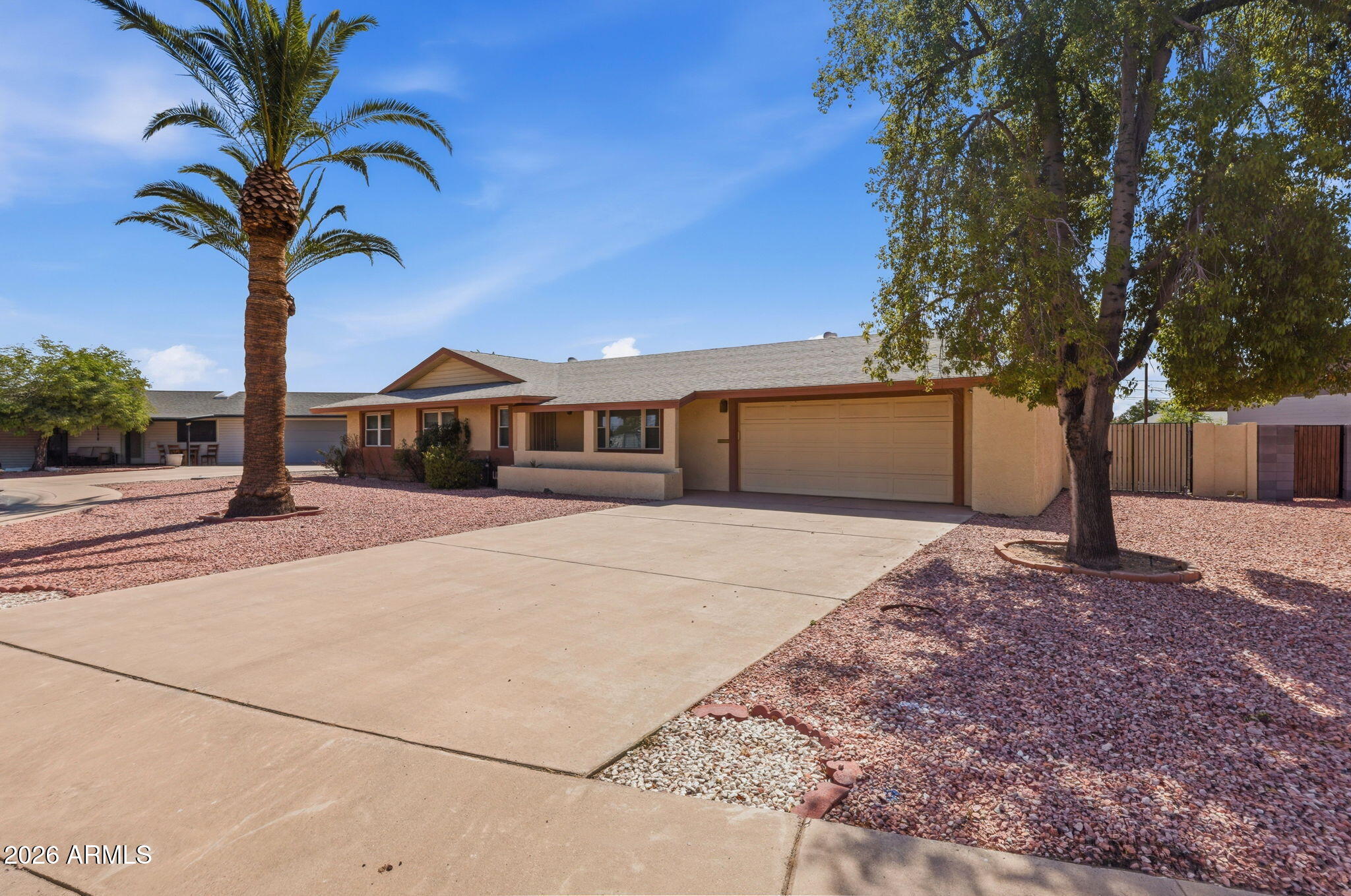 REMODELED 3/2 PLUS 1/1 CASISTA-GUST ROOM! hard to find this many rooms and space in Sun City, so it makes a great property with rooms for guests, dual occupancy, or even an investment property with plenty of options! this home sits on a large lot, with a fenced backyard, and its ready to go!