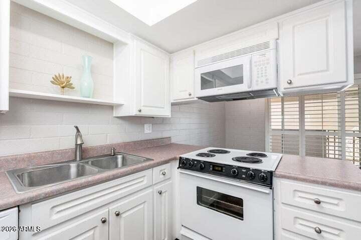 Tres Olivos - Residential Lease