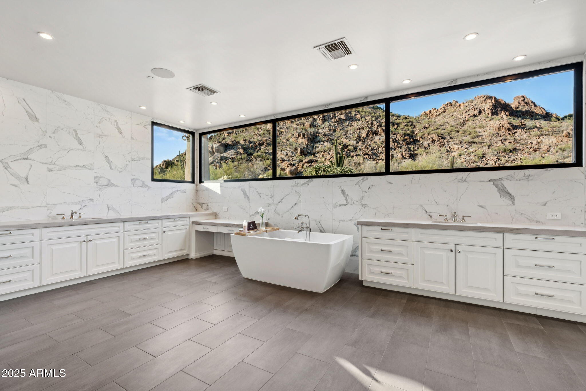 DESERT HIGHLANDS AREA A LOT 40-71 TR A PVT ST - Residential